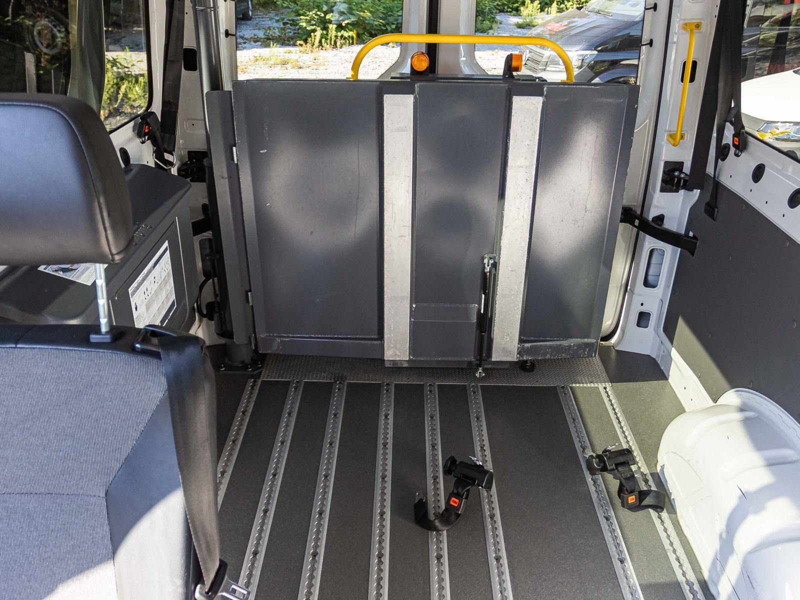 Volkswagen Crafter Kasten MR 2.0 TDI  Klimaautomatik EPH, 6-Sitzer, Rollstuhl-Lift