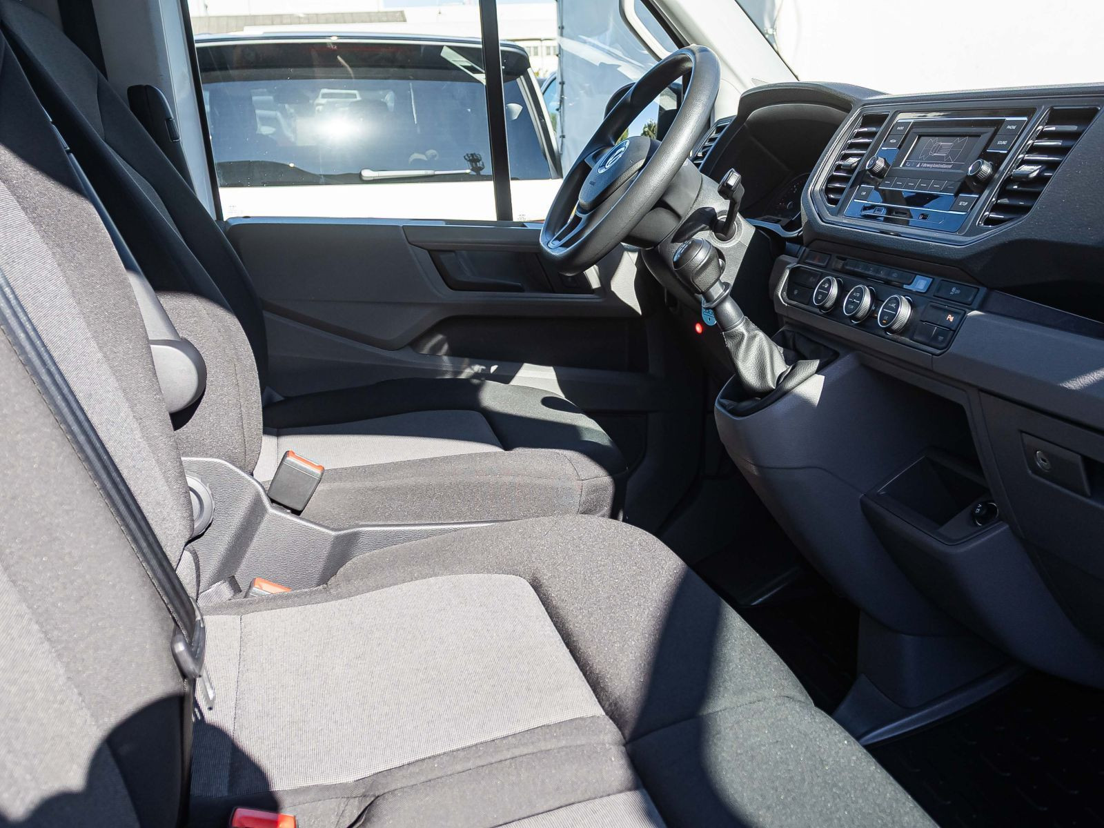 Volkswagen Crafter Kasten MR 2.0 TDI  Klimaautomatik EPH, 6-Sitzer, Rollstuhl-Lift