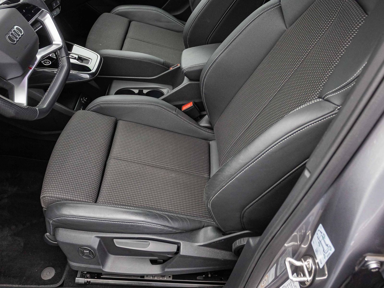 Audi Q4 e-tron S line 40 Navi Matrix HuD virtual GRA EPH DAB