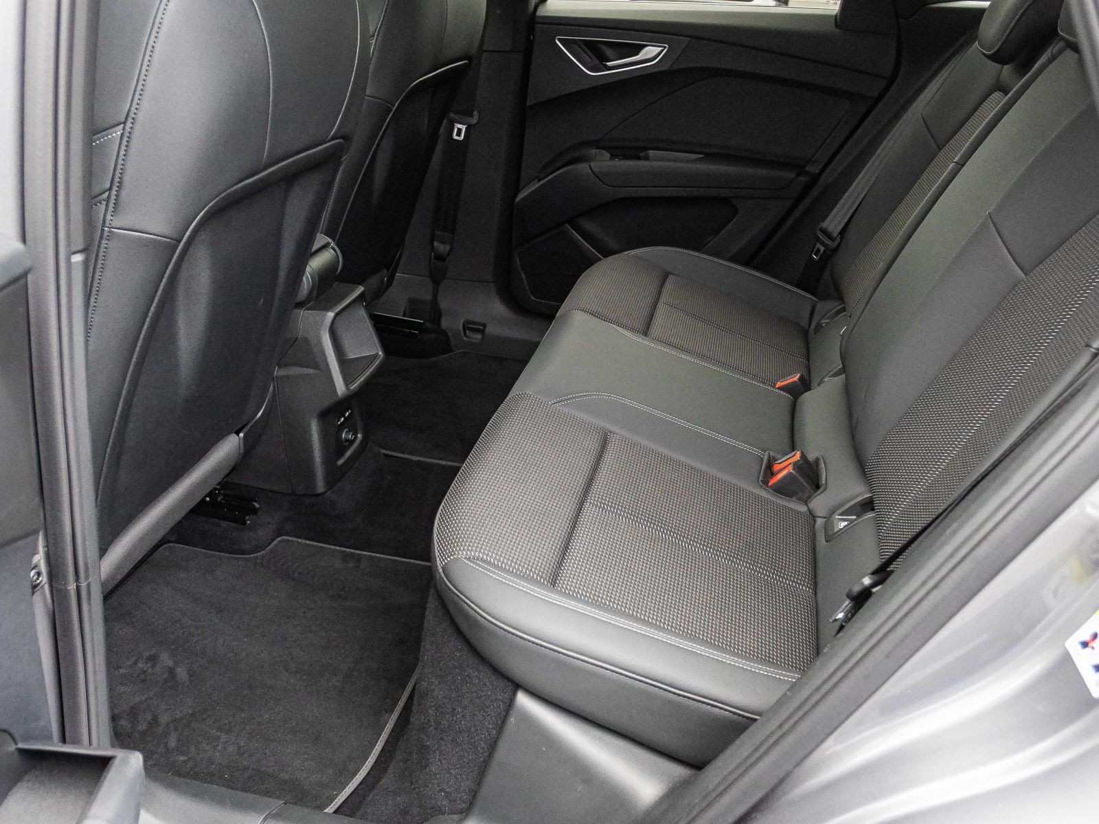 Audi Q4 e-tron S line 40 Navi Matrix HuD virtual GRA EPH DAB