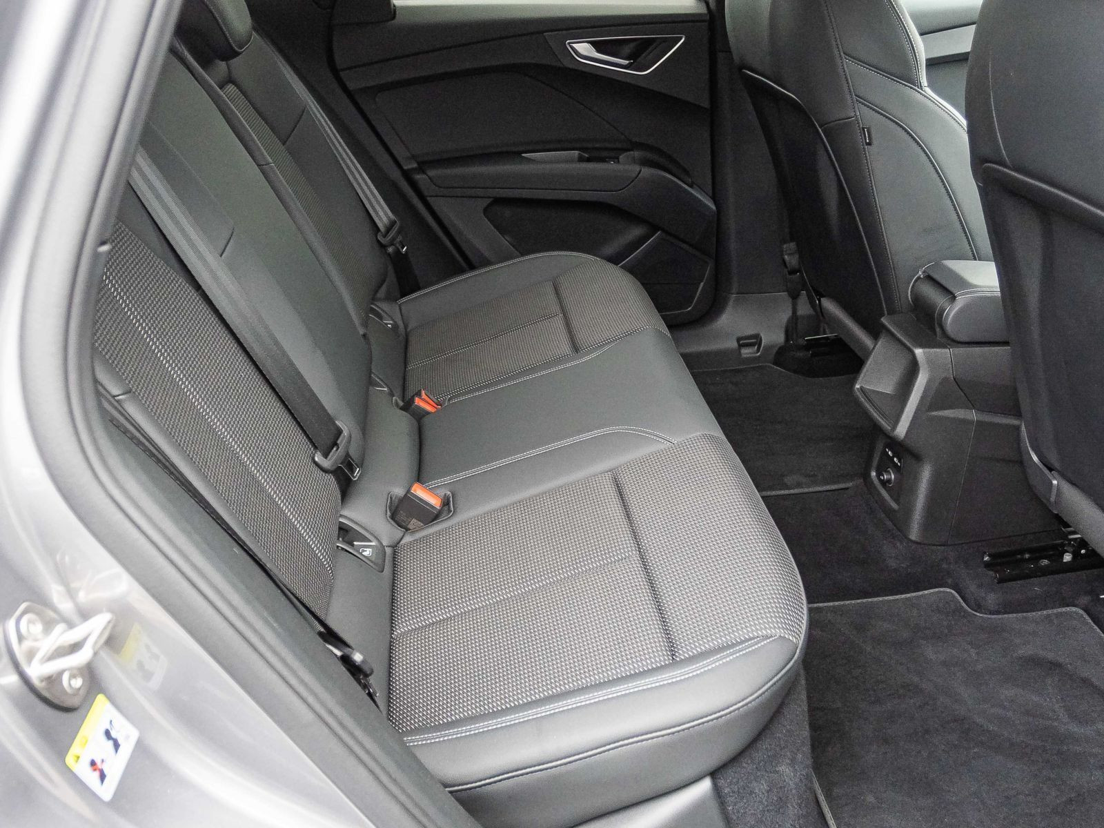 Audi Q4 e-tron S line 40 Navi Matrix HuD virtual GRA EPH DAB