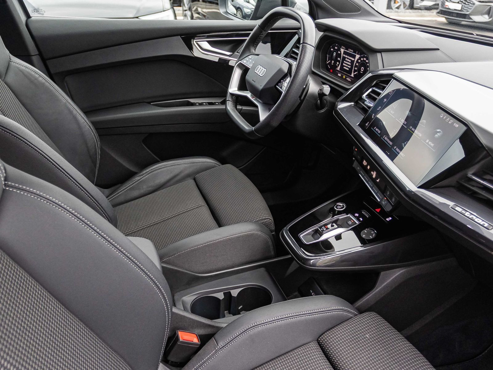 Audi Q4 e-tron S line 40 Navi Matrix HuD virtual GRA EPH DAB