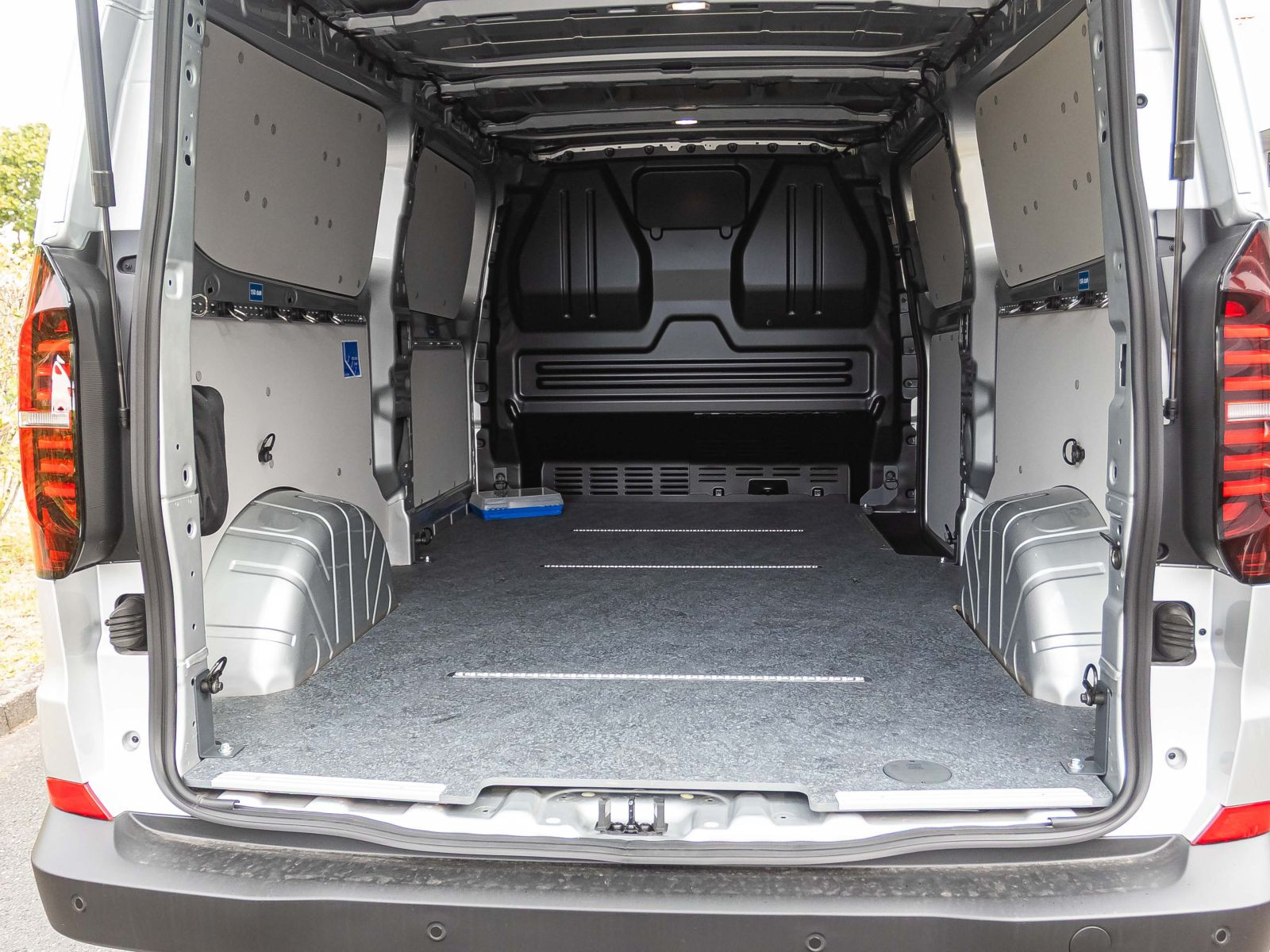 Volkswagen Transporter Kasten 2.0l 125kW TDI | Klima | ACC