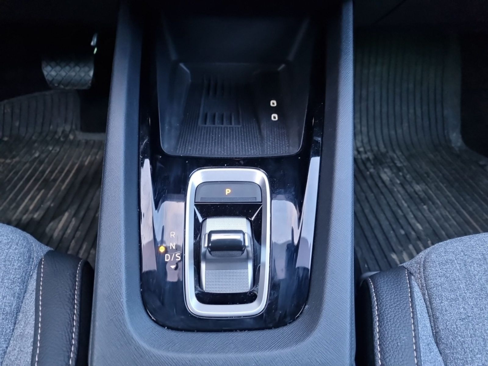 Skoda Octavia Combi Tour 2.0 TDI DSG Navi AHK LED KESSY