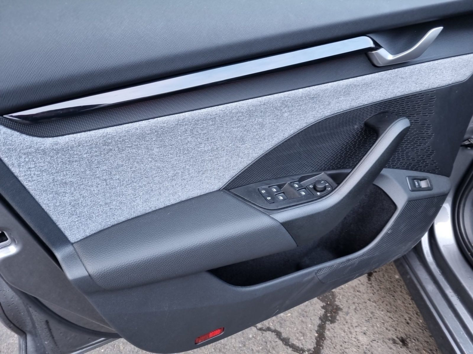 Skoda Octavia Combi Tour 2.0 TDI DSG Navi AHK LED KESSY