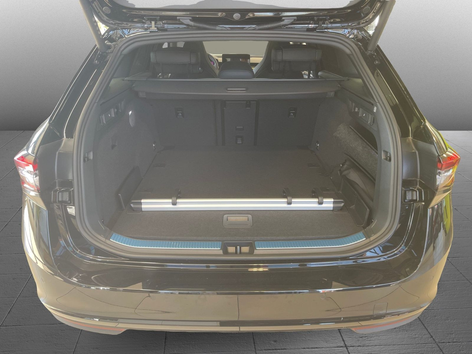 Skoda Superb Combi Sportline 2,0 TDI 142 kW 7-Gang-DSG 4x4