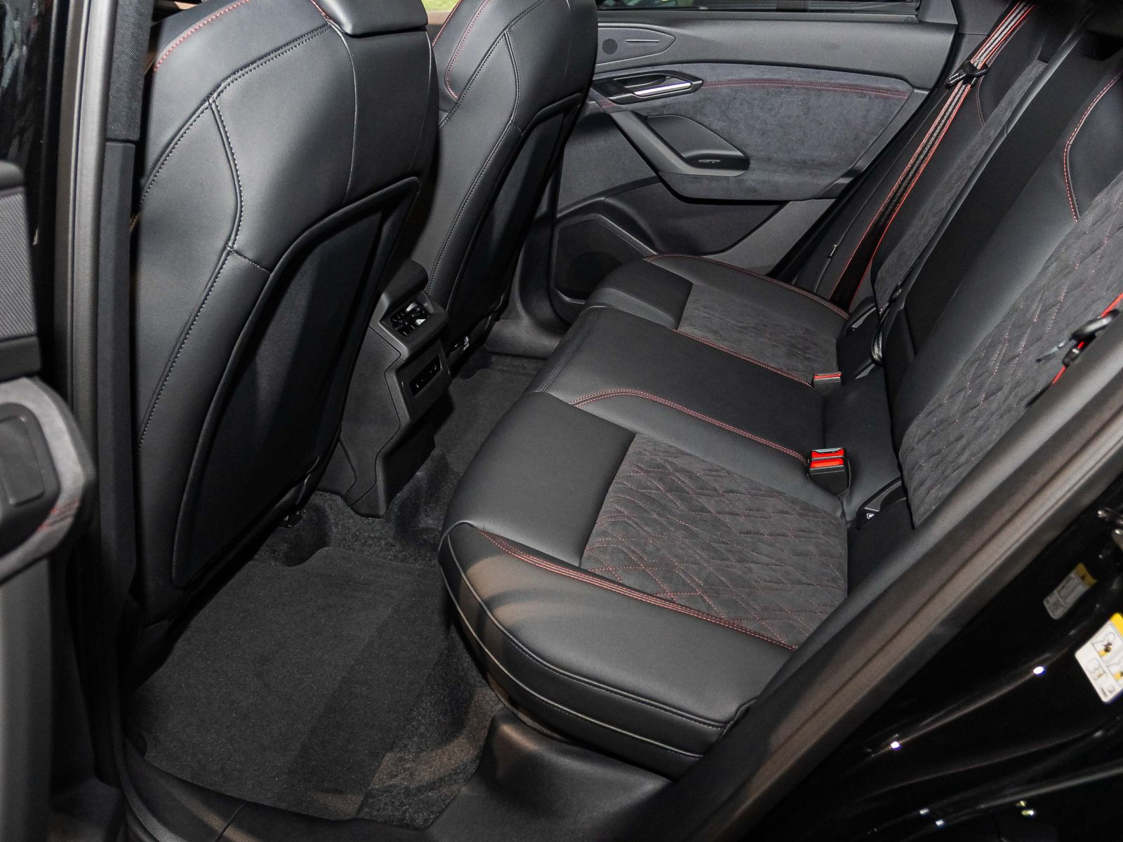 Audi Q6 Sportback S-line  quattro TECH-Pro Pano AHK 99.560,-€ UPE