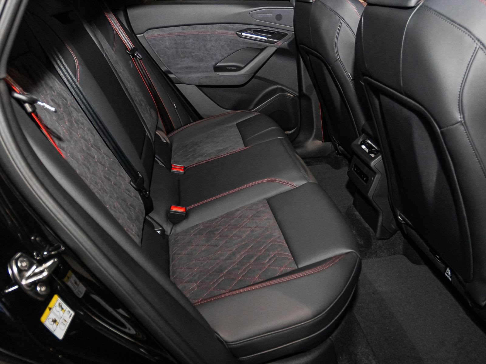 Audi Q6 Sportback S-line  quattro TECH-Pro Pano AHK 99.560,-€ UPE