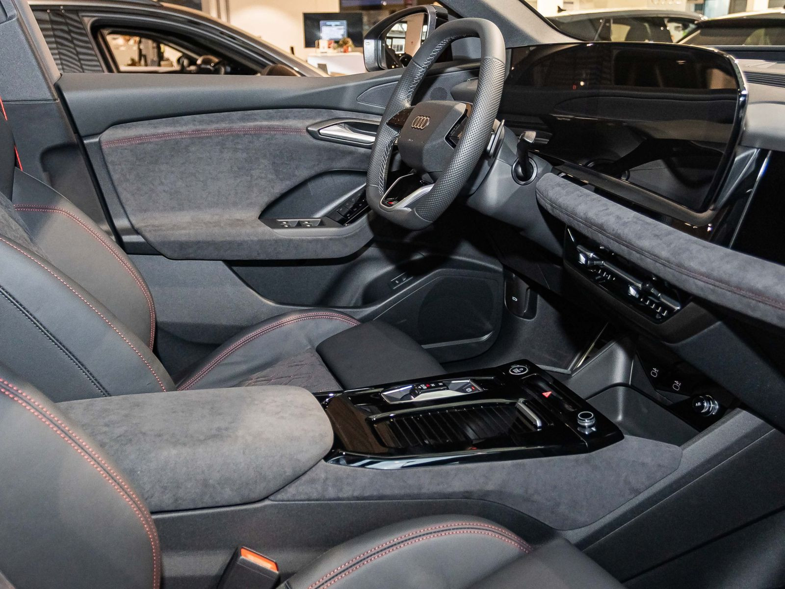 Audi Q6 Sportback S-line  quattro TECH-Pro Pano AHK 99.560,-€ UPE