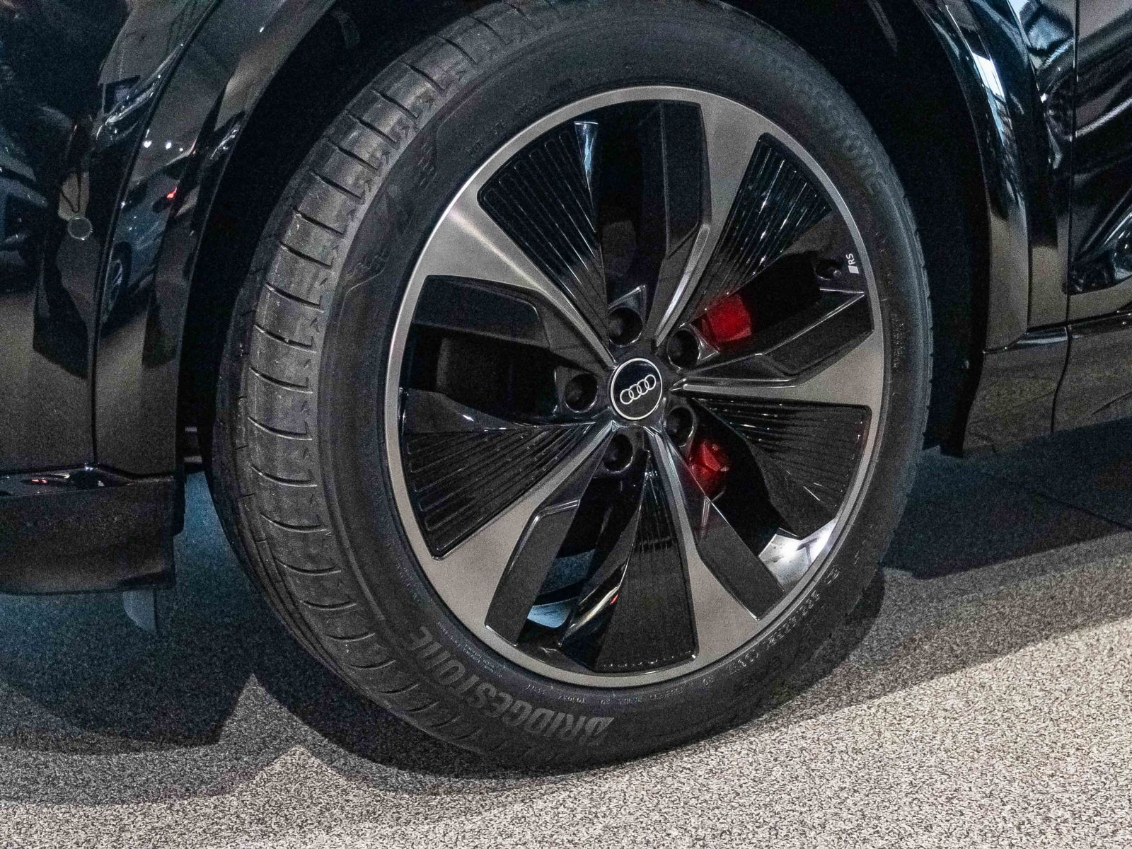 Audi Q6 Sportback S-line  quattro TECH-Pro Pano AHK 99.560,-€ UPE