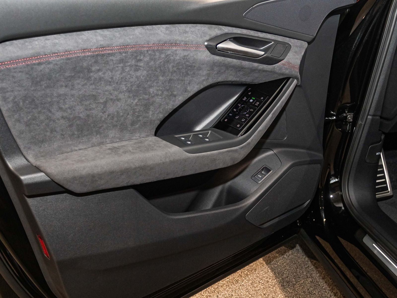 Audi Q6 Sportback S-line  quattro TECH-Pro Pano AHK 99.560,-€ UPE