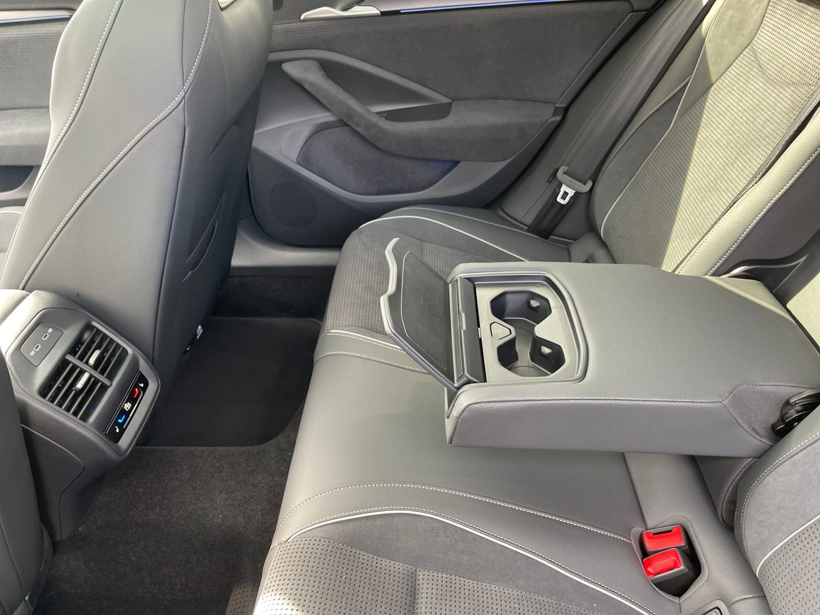 Skoda Superb Combi 2.0TDI Sportline DSG 4x4 Navi LED