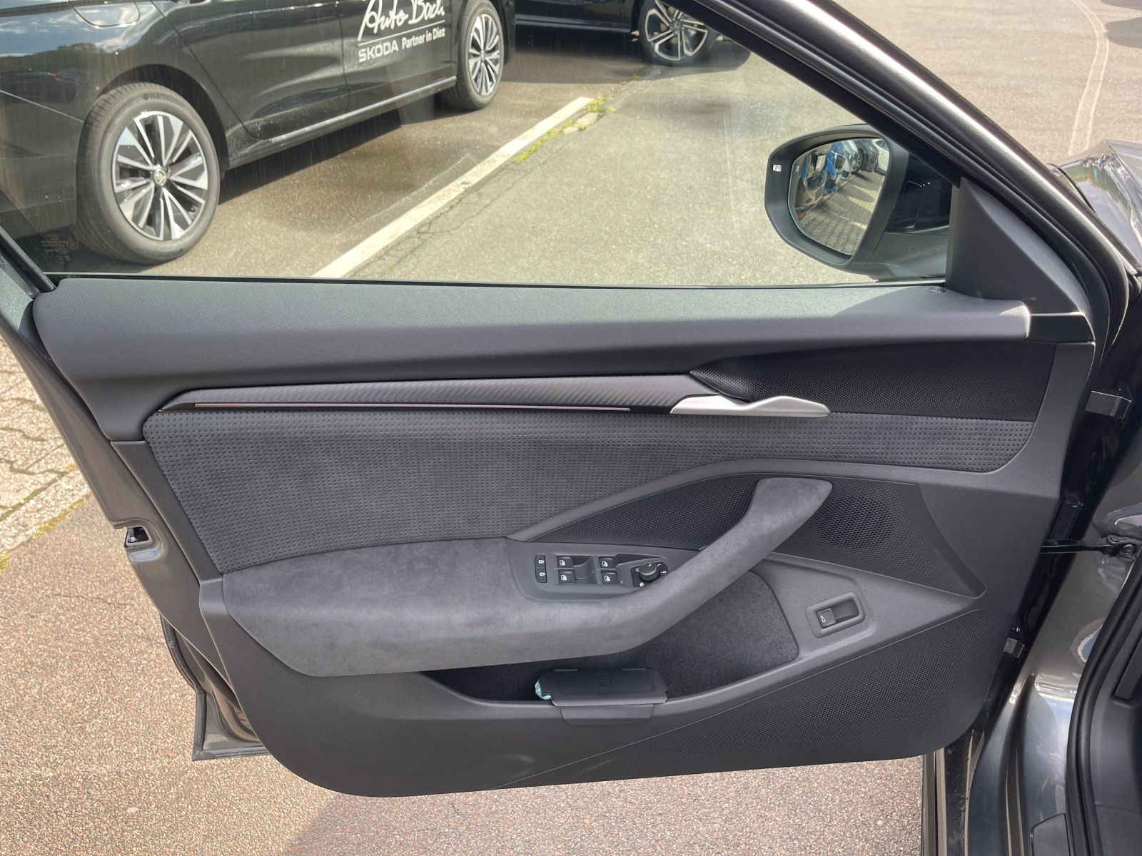 Skoda Superb Combi 2.0TDI Sportline DSG 4x4 Navi LED