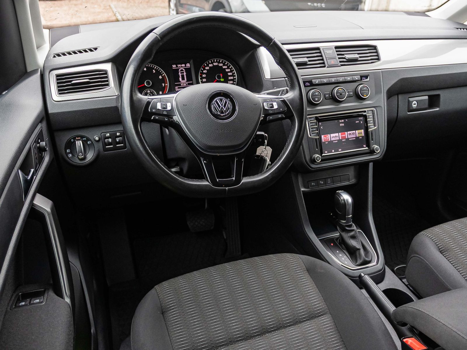 Volkswagen Caddy 1.4 TSI Comfortline DSG Navi Xenon Klimaautomatik GRA EPH AHK