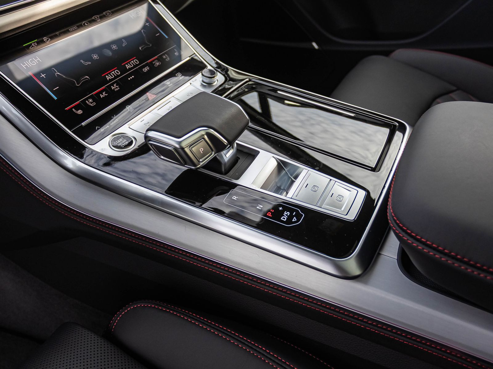 Audi Q7 SUV S line TFSI e quattro 360kW Pano B&O Massage Fahrwerkspaket AHK 