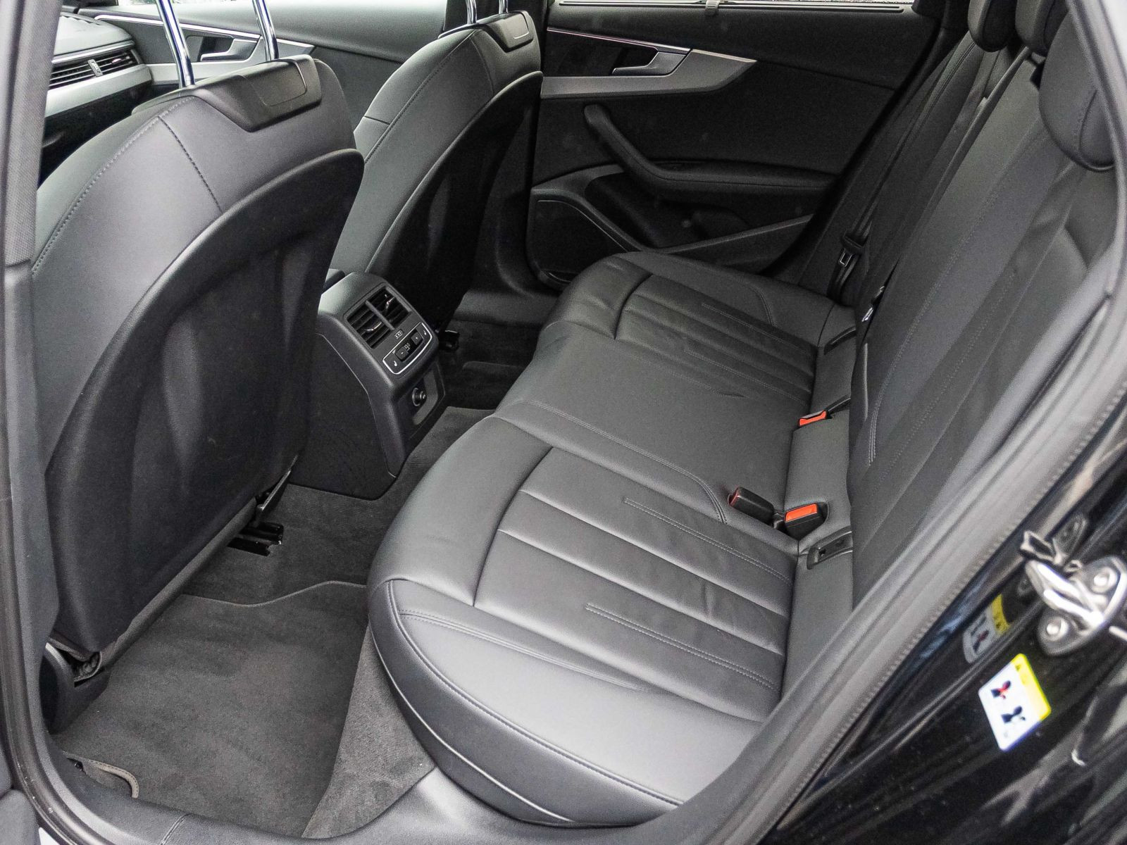 Audi A4 Avant Advanced 35TDI Stronic Navi LED Panorama ACC