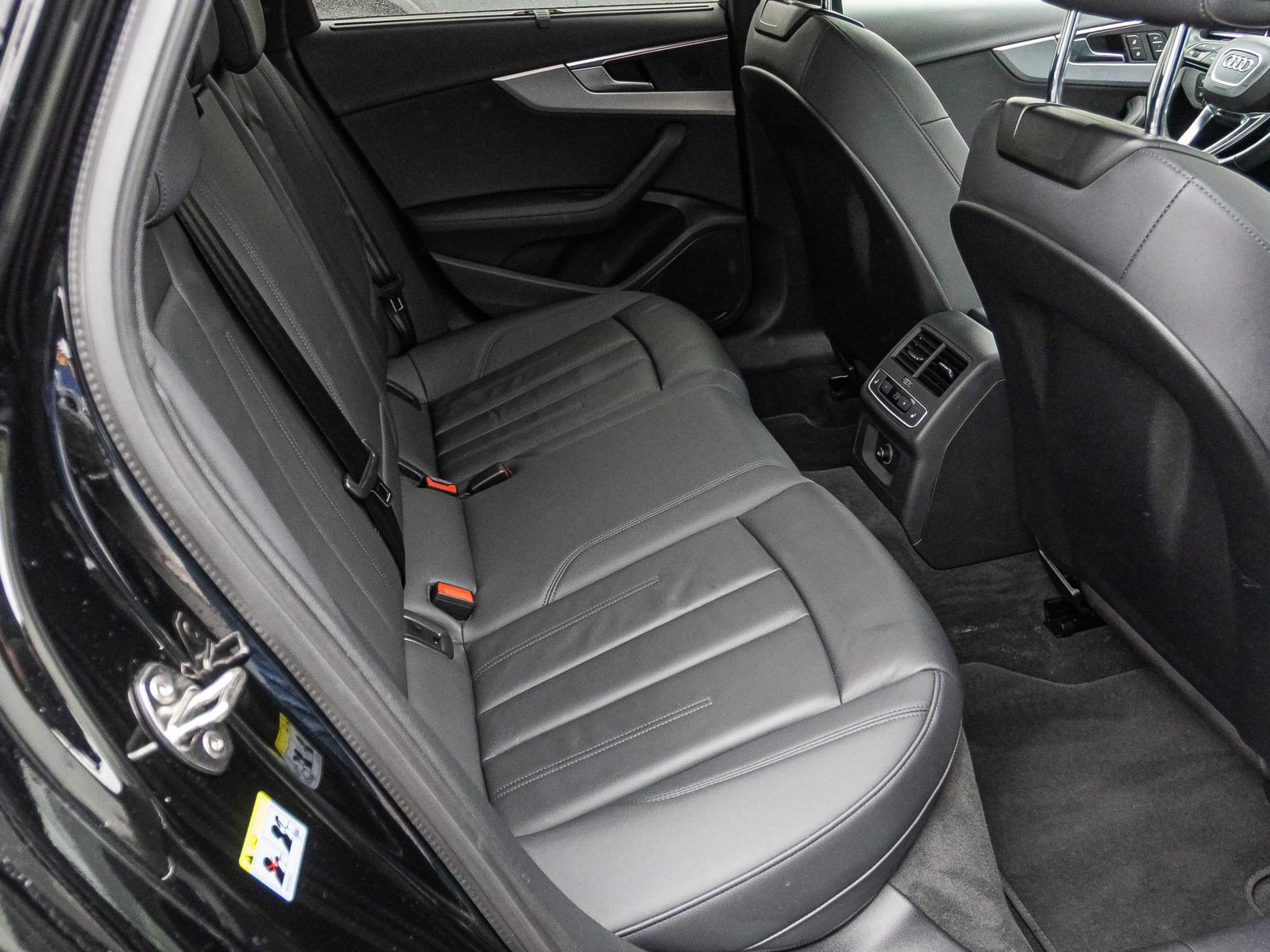 Audi A4 Avant Advanced 35TDI Stronic Navi LED Panorama ACC