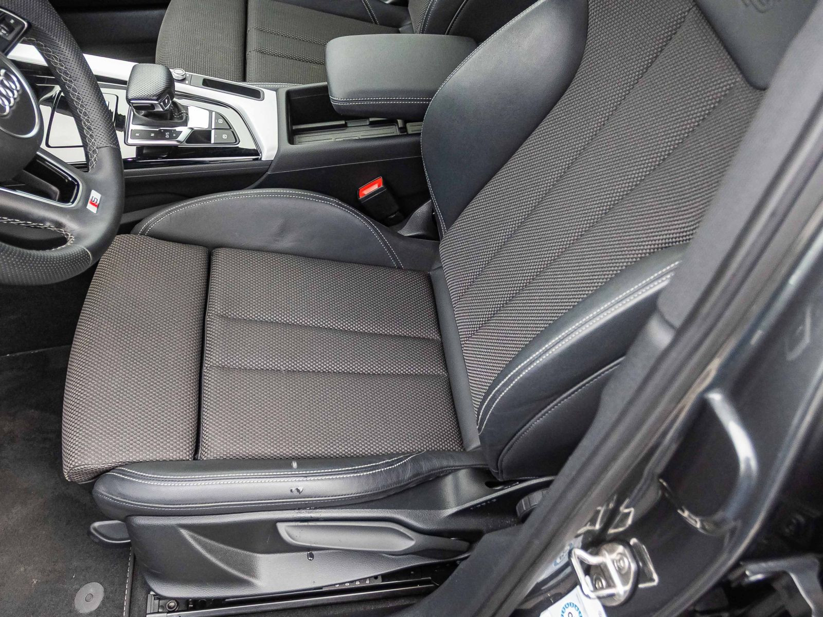 Audi A4 Avant S line 40TFSI Stronic Navi LED GRA EPH