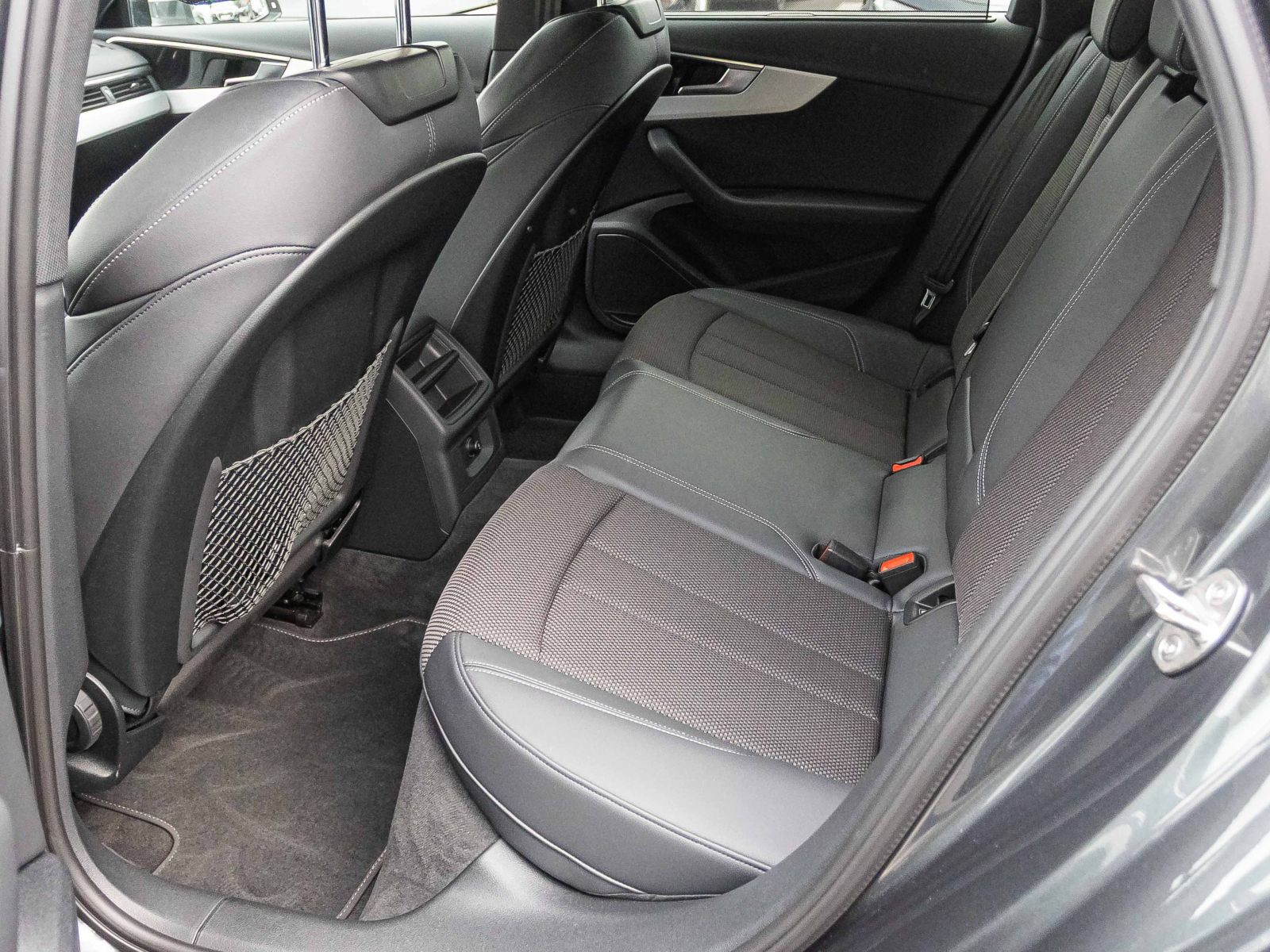 Audi A4 Avant S line 40TFSI Stronic Navi LED GRA EPH