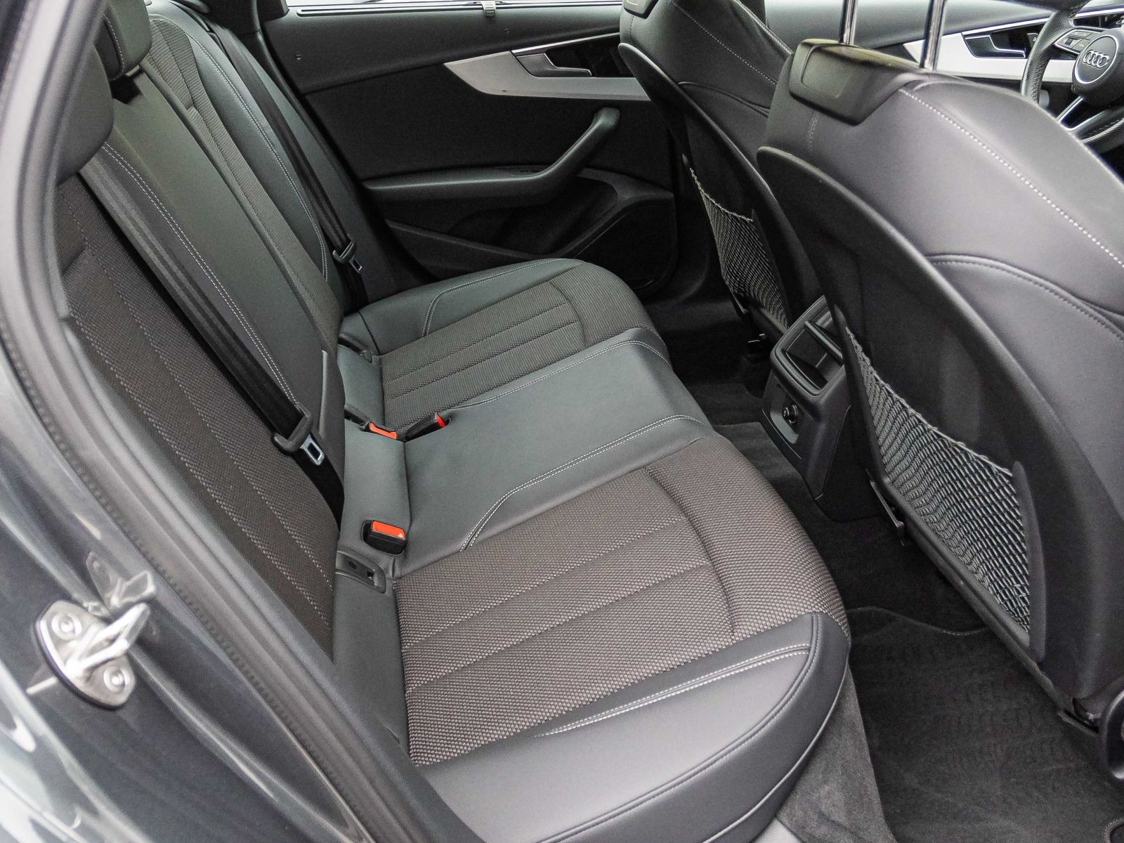 Audi A4 Avant S line 40TFSI Stronic Navi LED GRA EPH