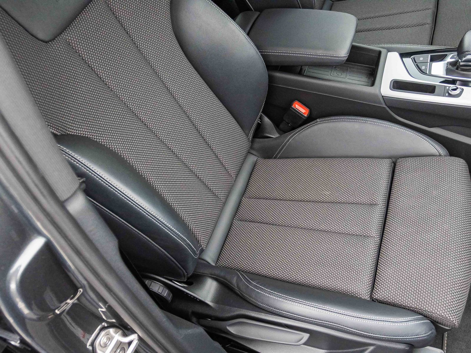 Audi A4 Avant S line 40TFSI Stronic Navi LED GRA EPH