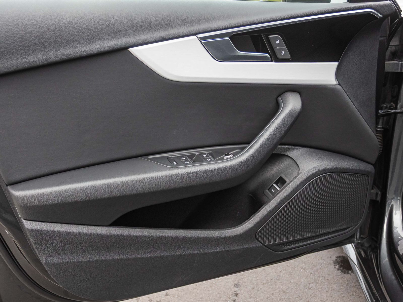 Audi A4 Avant S line 40TFSI Stronic Navi LED GRA EPH