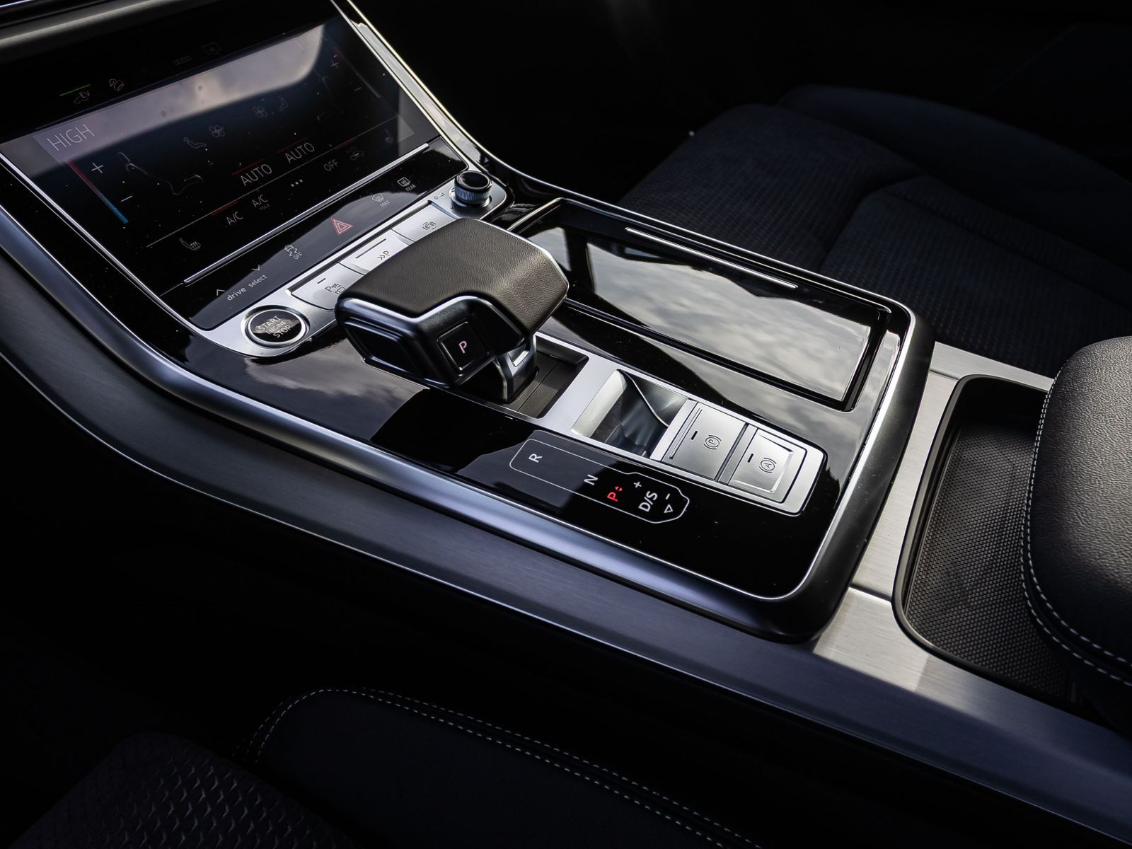 Audi Q7 SUV S line TFSI e quattro 290kW  Allradlenkung Pano matrix B&O AHK