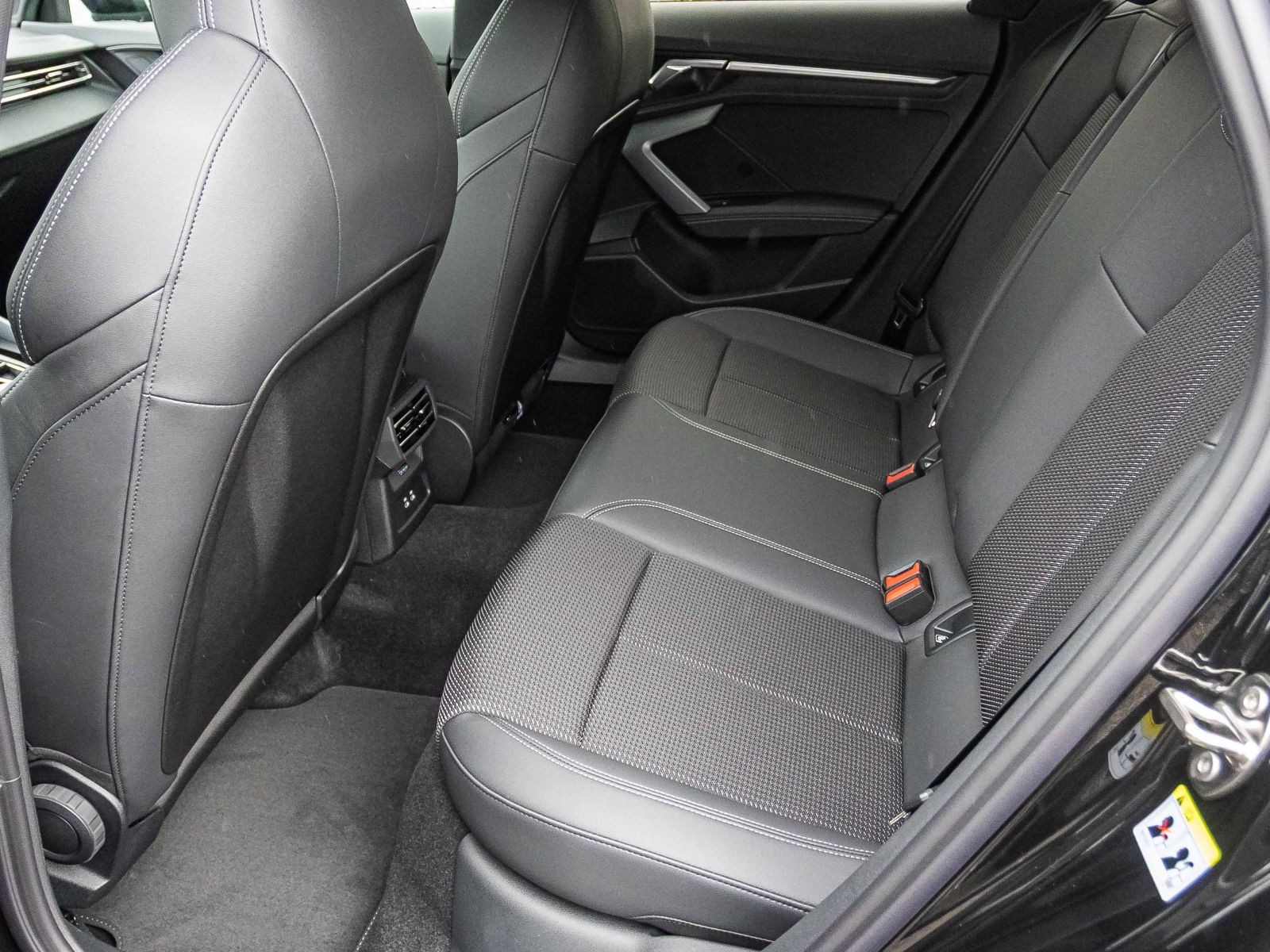 Audi A3 Sportback advanced TDI 150PS Stronic Business Plus 18"