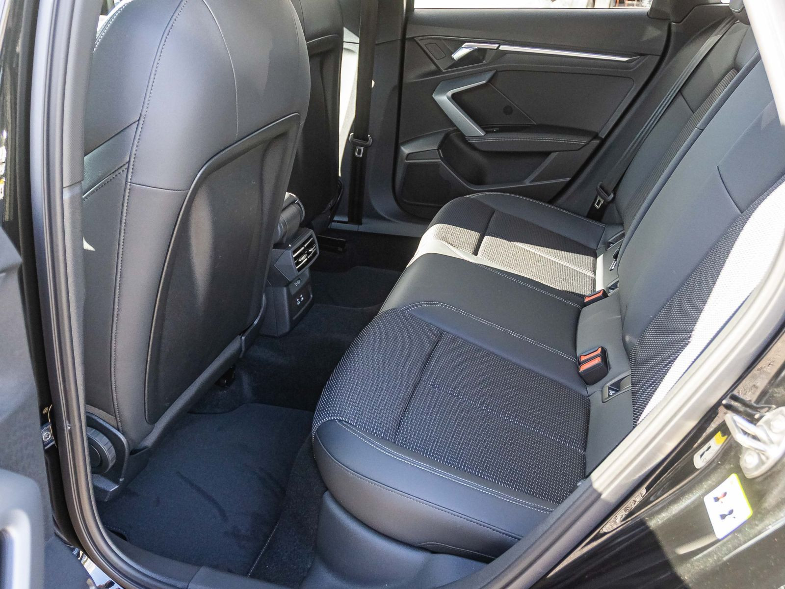 Audi A3 Sportback advanced TDI 110 kW S-tronic S-Interieur Business 18"