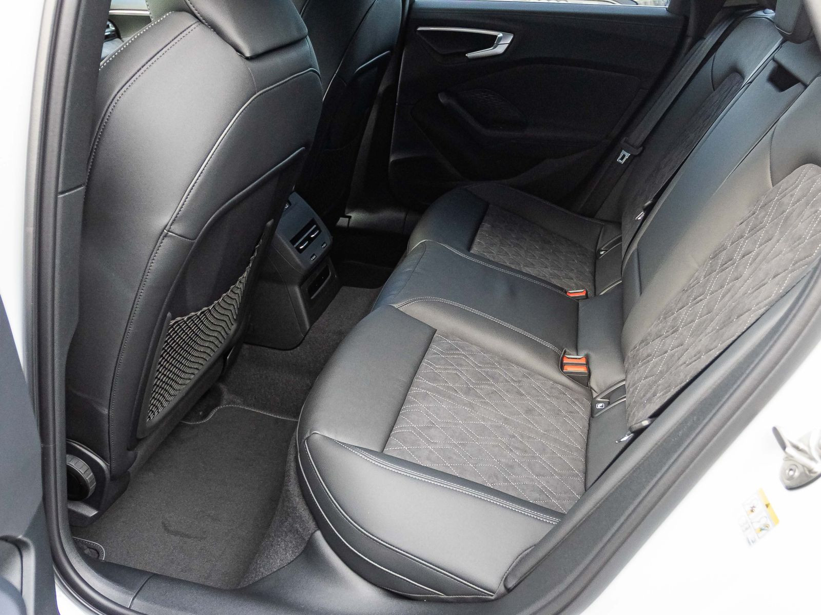 Audi A5 Avant TDI edition one quattro 150kW S Tech-Plus S-Interieur AHK