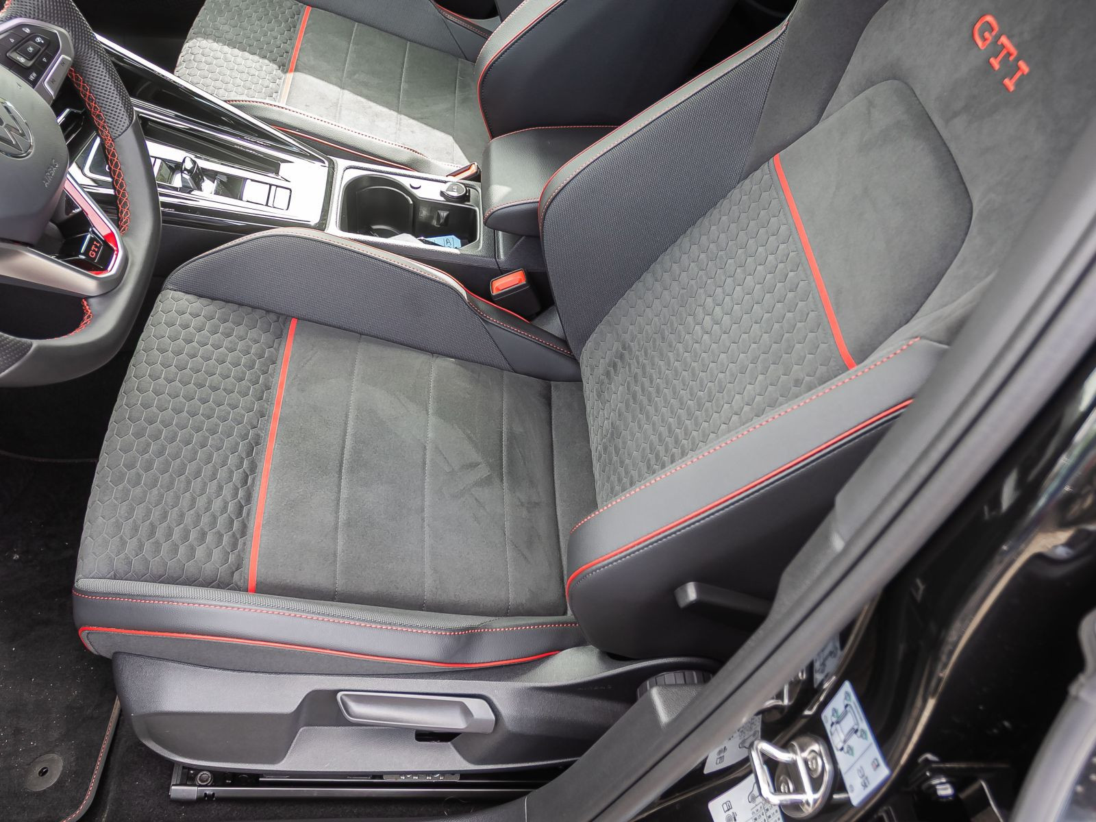 Volkswagen Golf VIII GTI Clubsport 2.0 TSI DSG, Navi, LED-Matrix, Rückfahrkamera, App-Connect