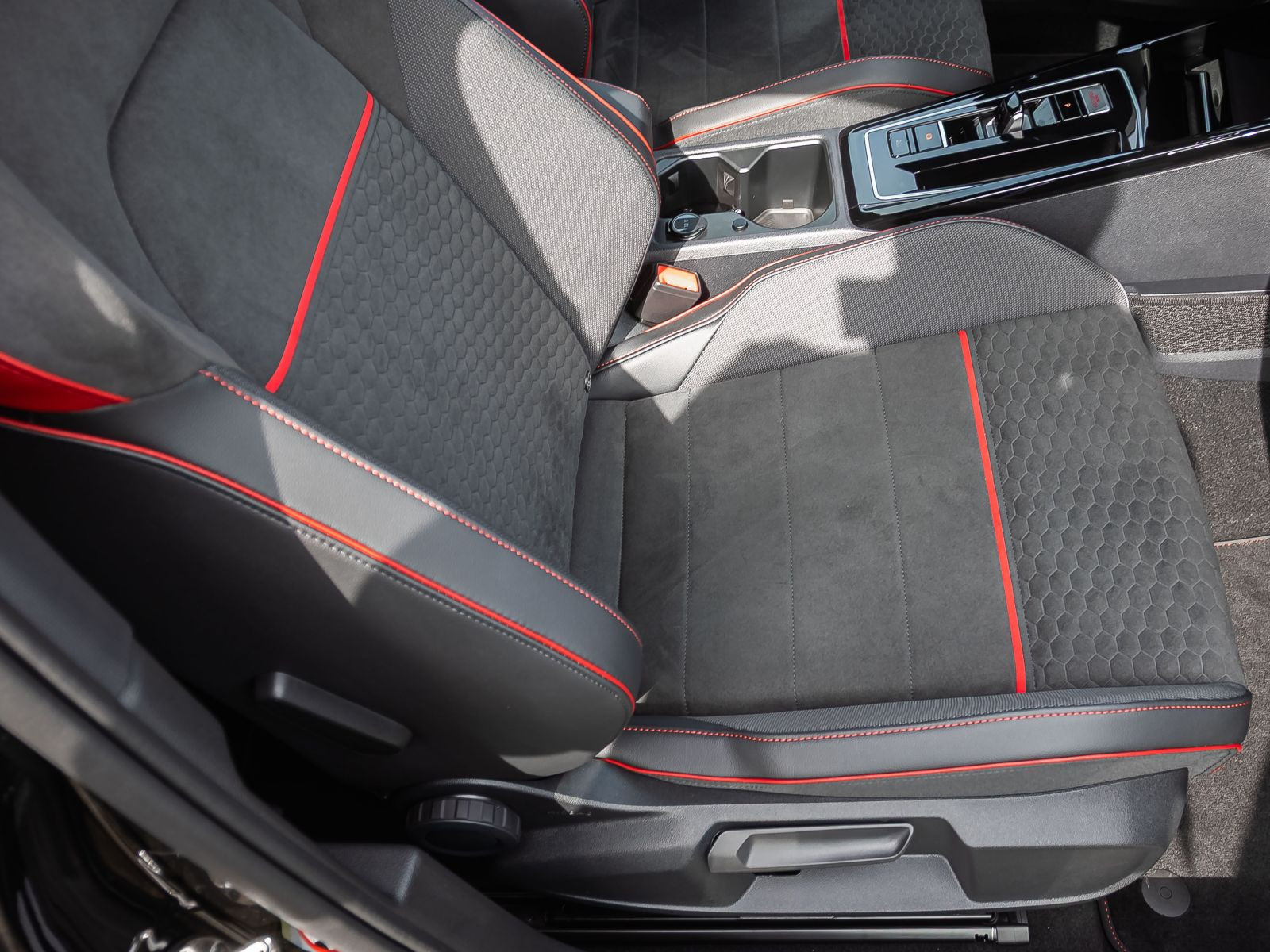 Volkswagen Golf VIII GTI Clubsport 2.0 TSI DSG, Navi, LED-Matrix, Rückfahrkamera, App-Connect
