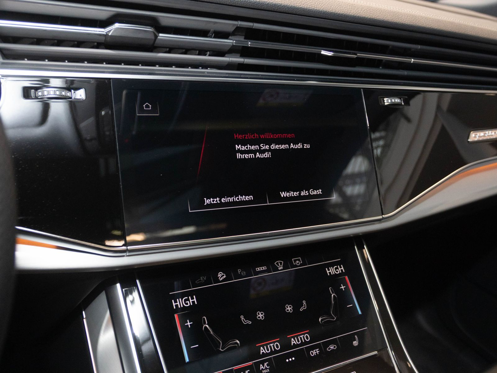 Audi Q8 TFSI e quattro 360 kW 0,5% AHK Pano UPE 131T€