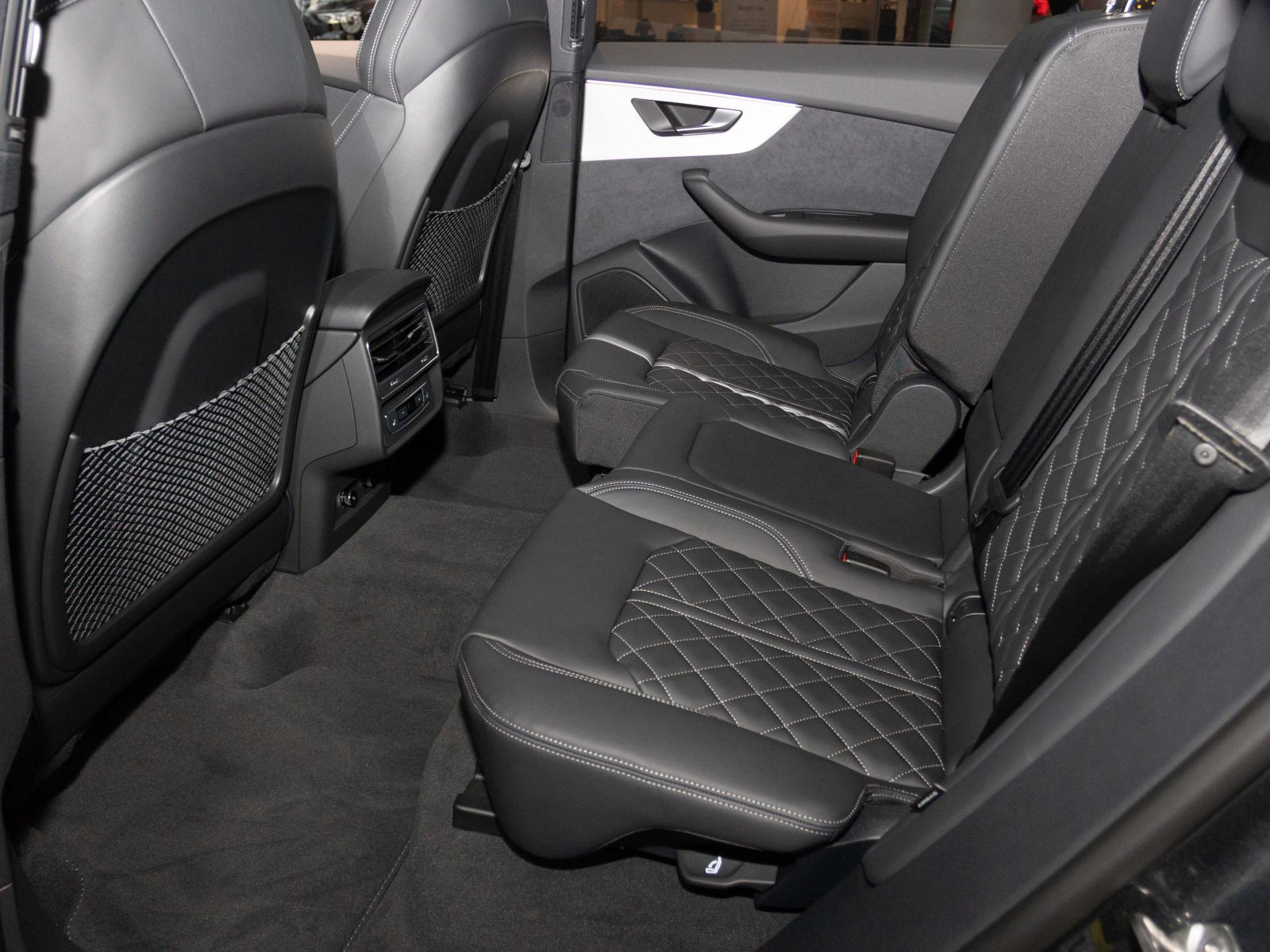 Audi Q8 TFSI e quattro 360 kW 0,5% AHK Pano UPE 131T€