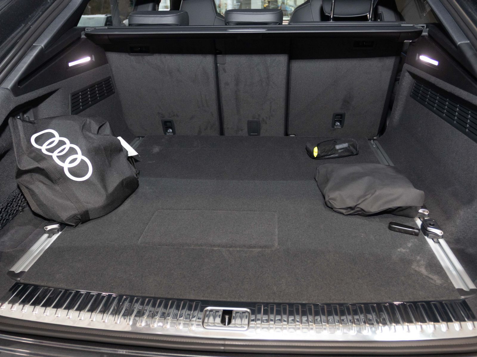 Audi Q8 TFSI e quattro 360 kW 0,5% AHK Pano UPE 131T€