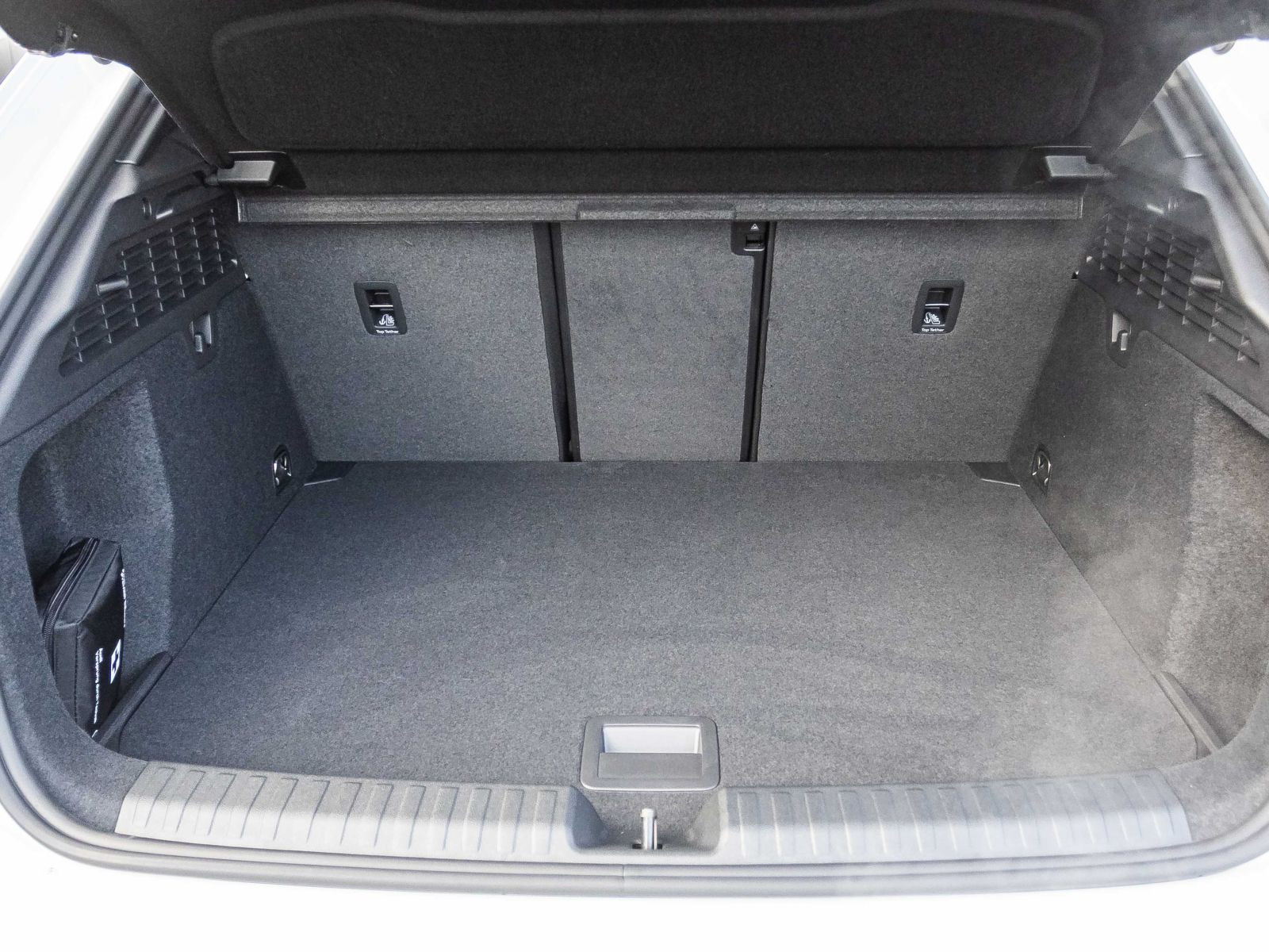 Audi A3 Sportback S line TFSI S tr onic AHK SONOS Matrix