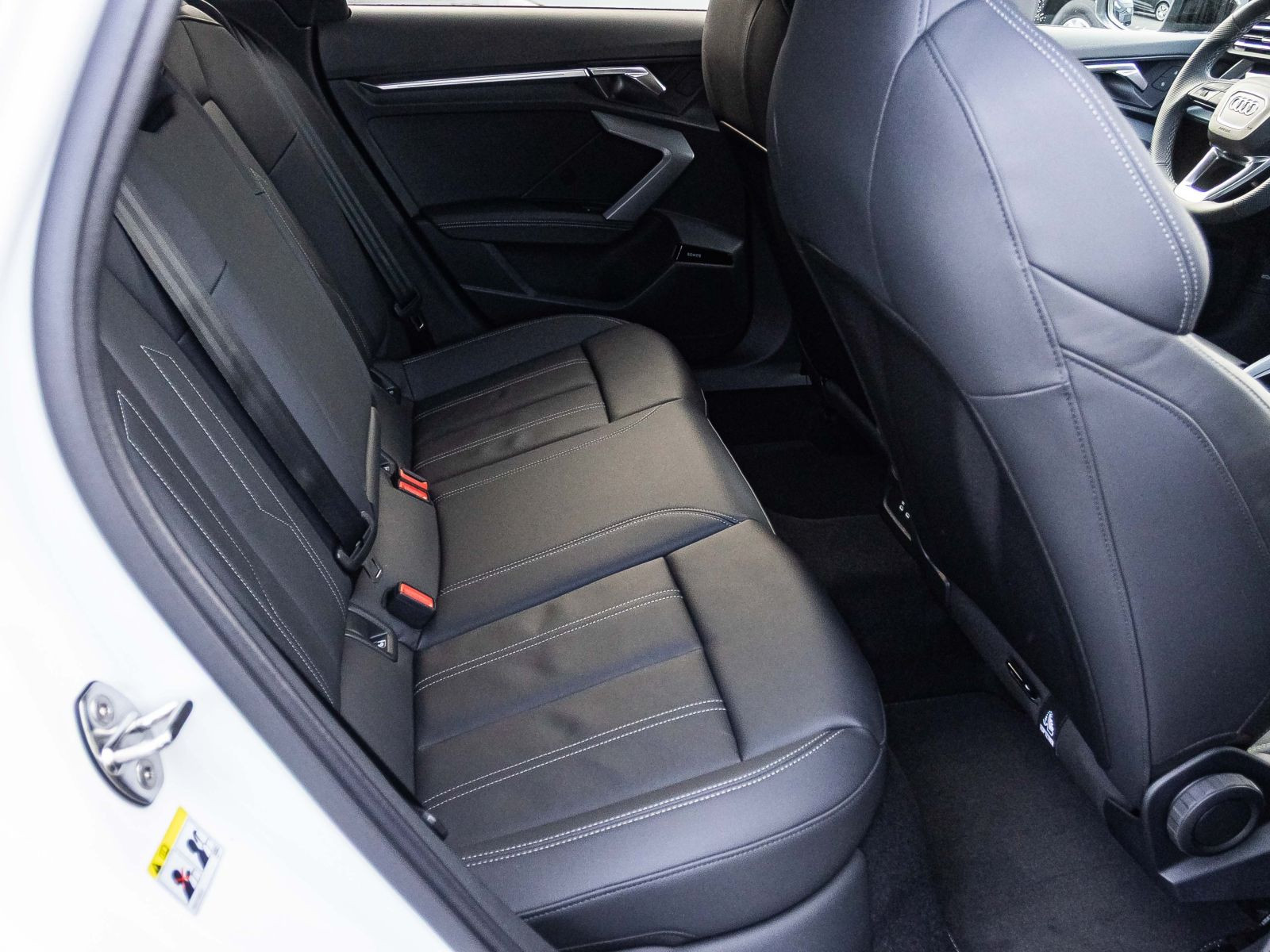 Audi A3 Sportback S line TFSI S tr onic AHK SONOS Matrix