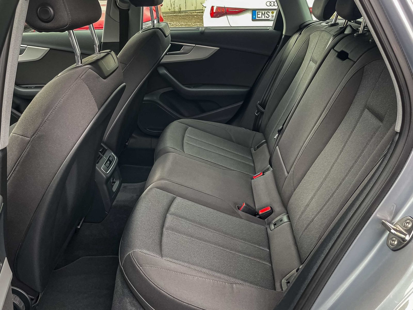 Audi A4 Avant Advanced 35TDI Stronic Navi LED GRA EPH