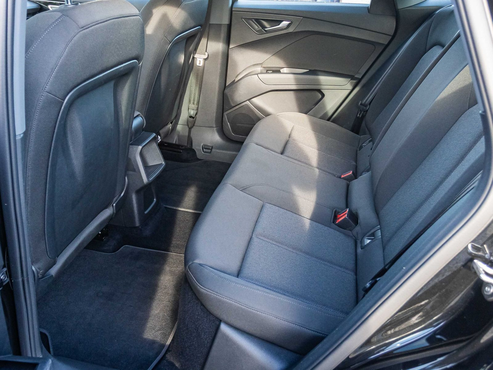 Audi Q4 Sportback e-tron S line 35 Navi LED Standklima GRA EPH DAB