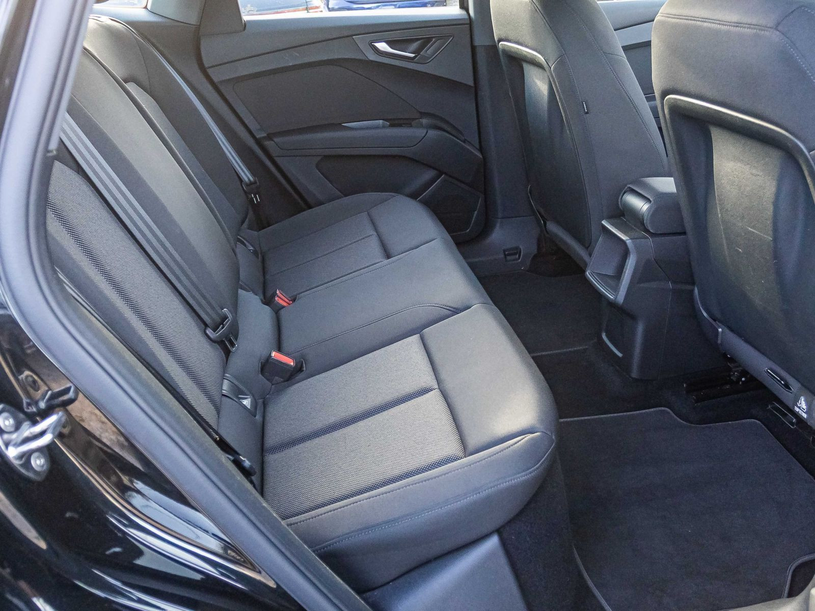 Audi Q4 Sportback e-tron S line 35 Navi LED Standklima GRA EPH DAB