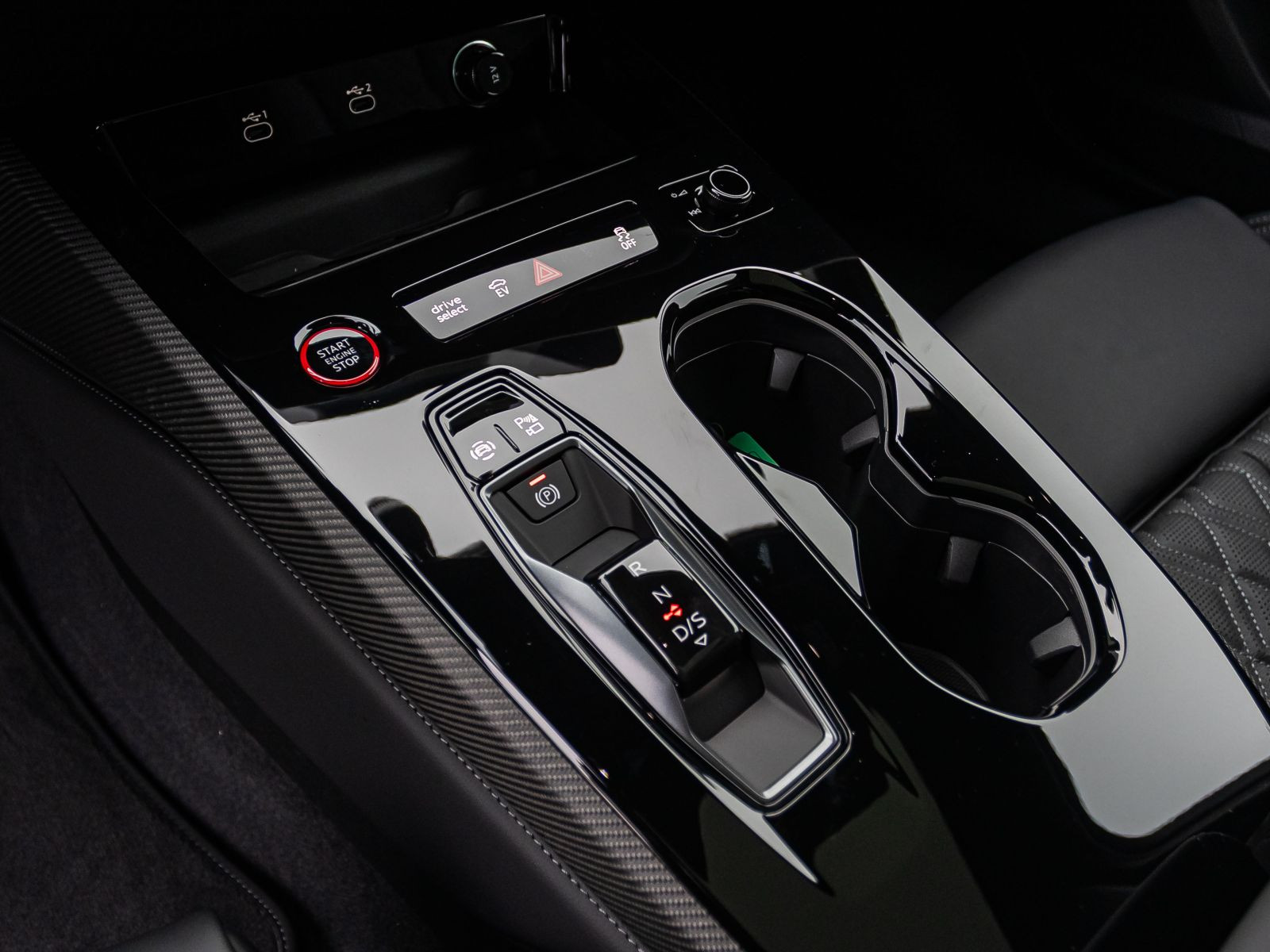 Audi A5 Avant e-hybrid quattro 270kW  TECH-PRO  AHK 20"  PANO B&O  S-Interieur