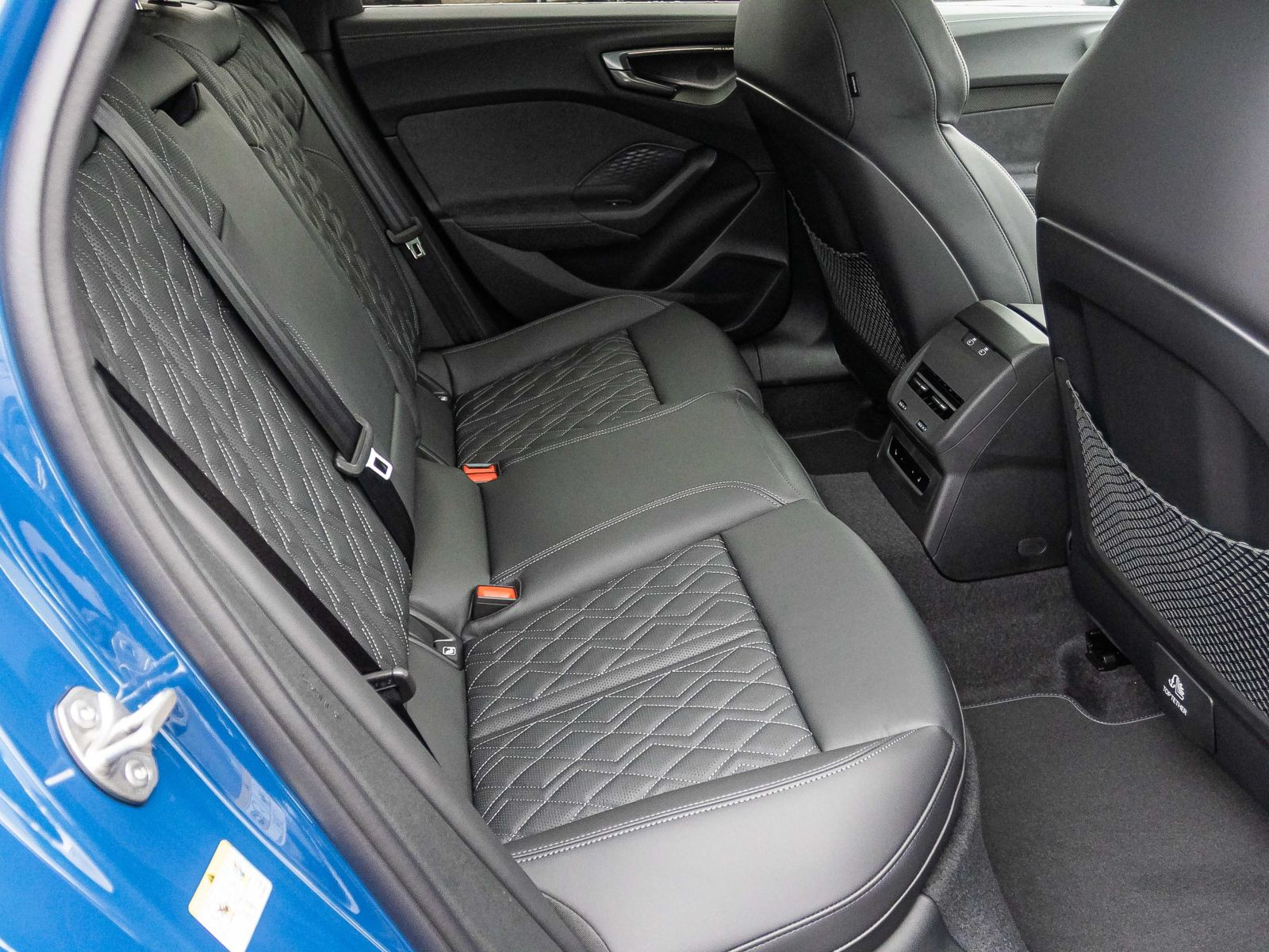 Audi A5 Avant e-hybrid quattro 270kW  TECH-PRO  AHK 20"  PANO B&O  S-Interieur