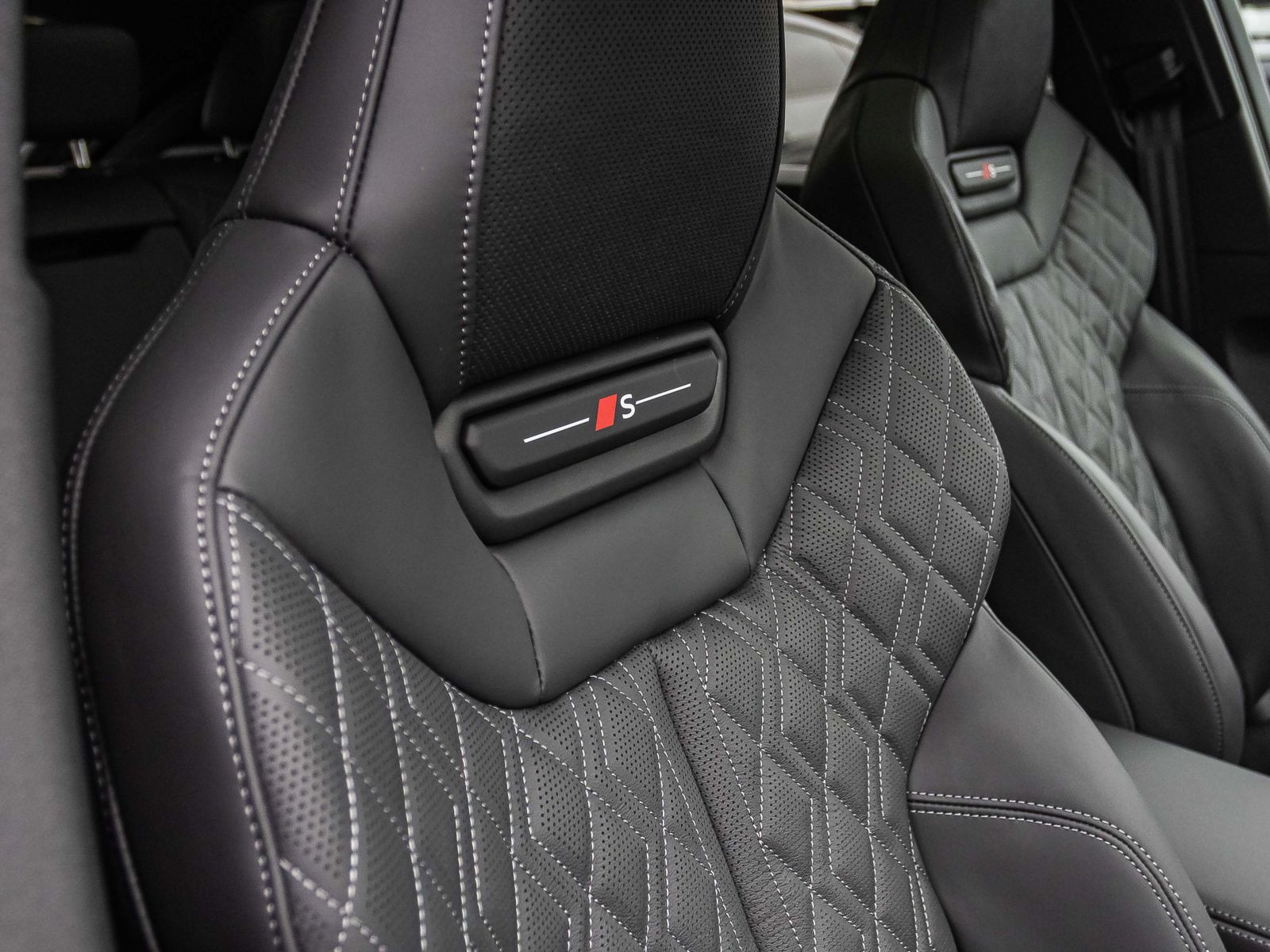 Audi A5 Avant e-hybrid quattro 270kW  TECH-PRO  AHK 20"  PANO B&O  S-Interieur