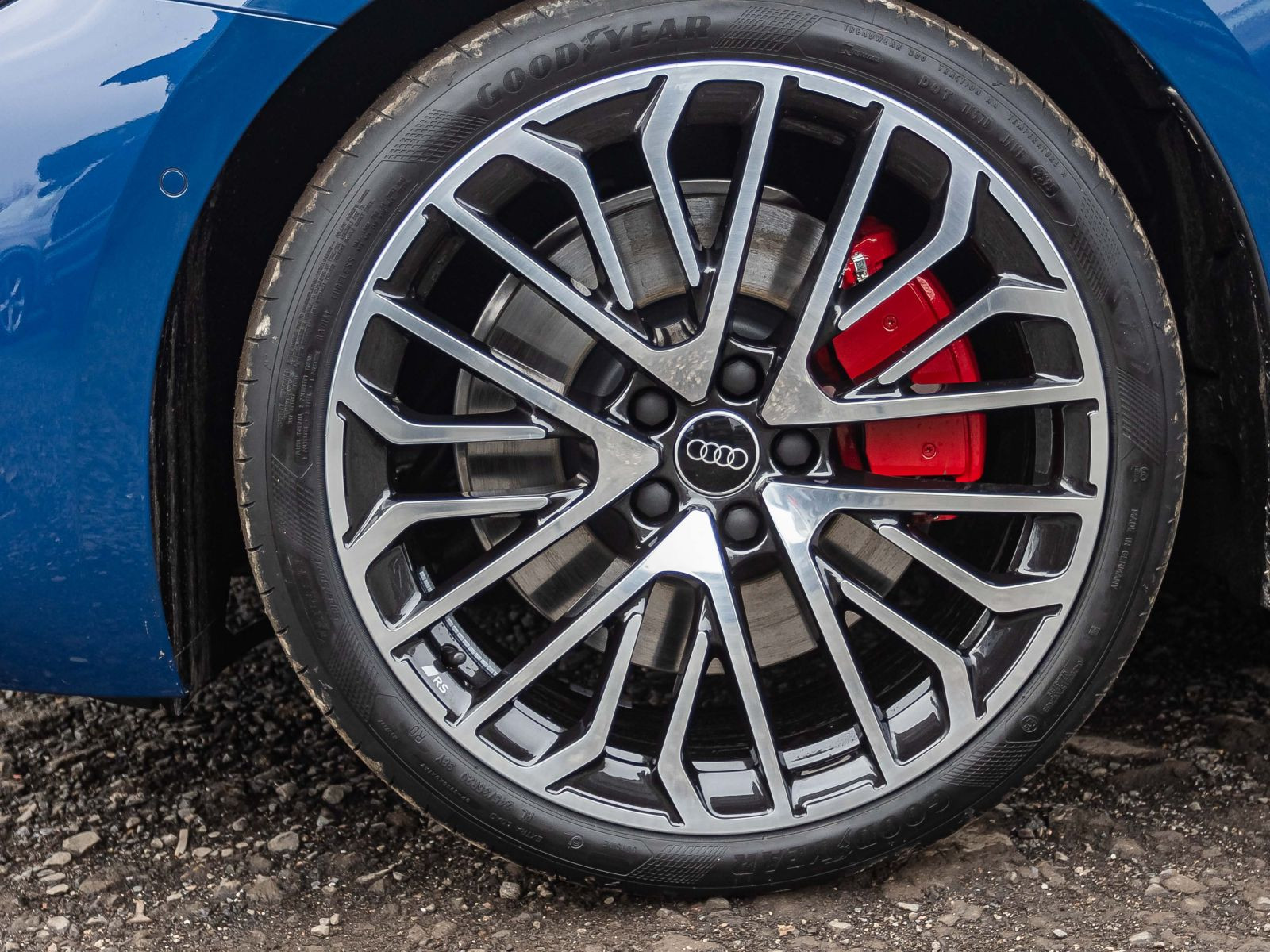 Audi A5 Avant e-hybrid quattro 270kW  TECH-PRO  AHK 20"  PANO B&O  S-Interieur