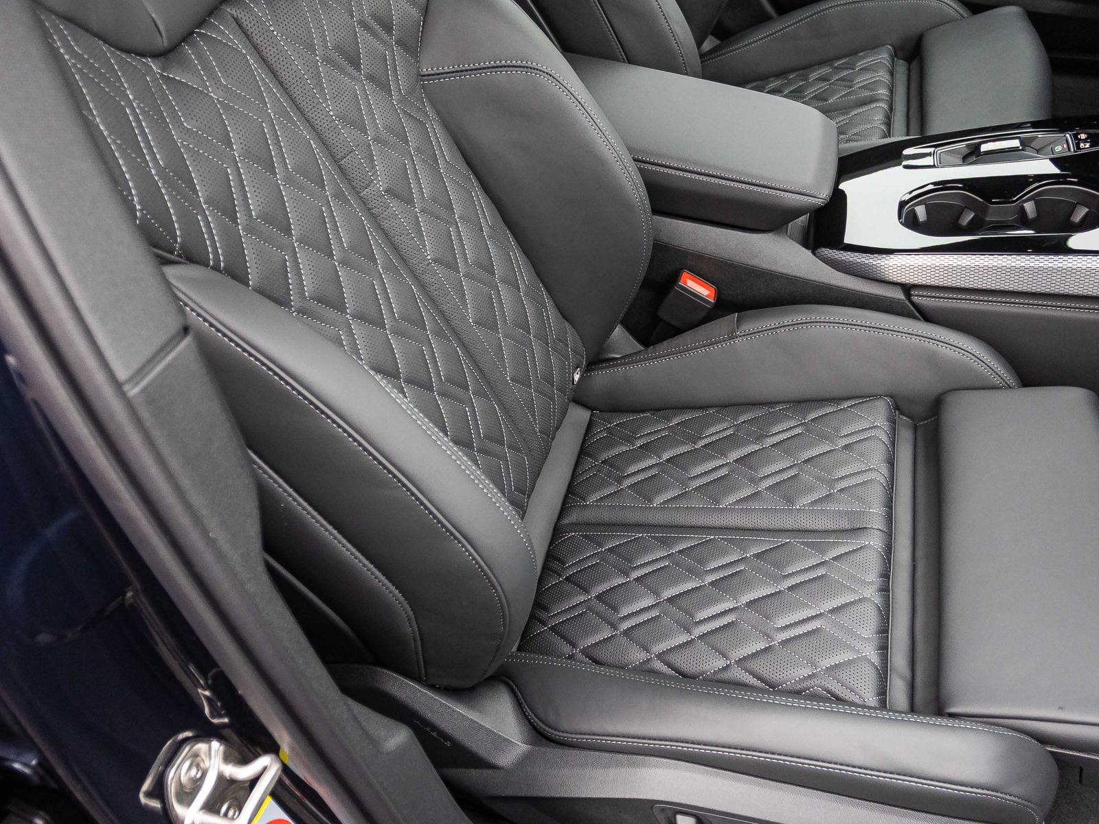 Audi A5 Avant TDI 150kW MMI Tech Pro S Interieur AHK