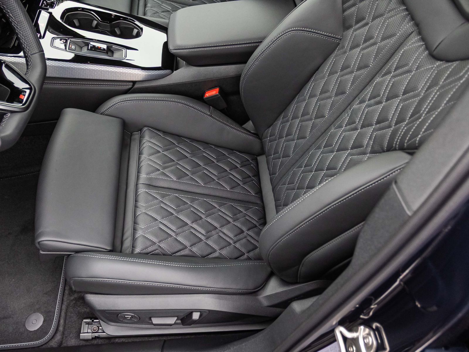 Audi A5 Avant TDI 150kW MMI Tech Pro S Interieur AHK