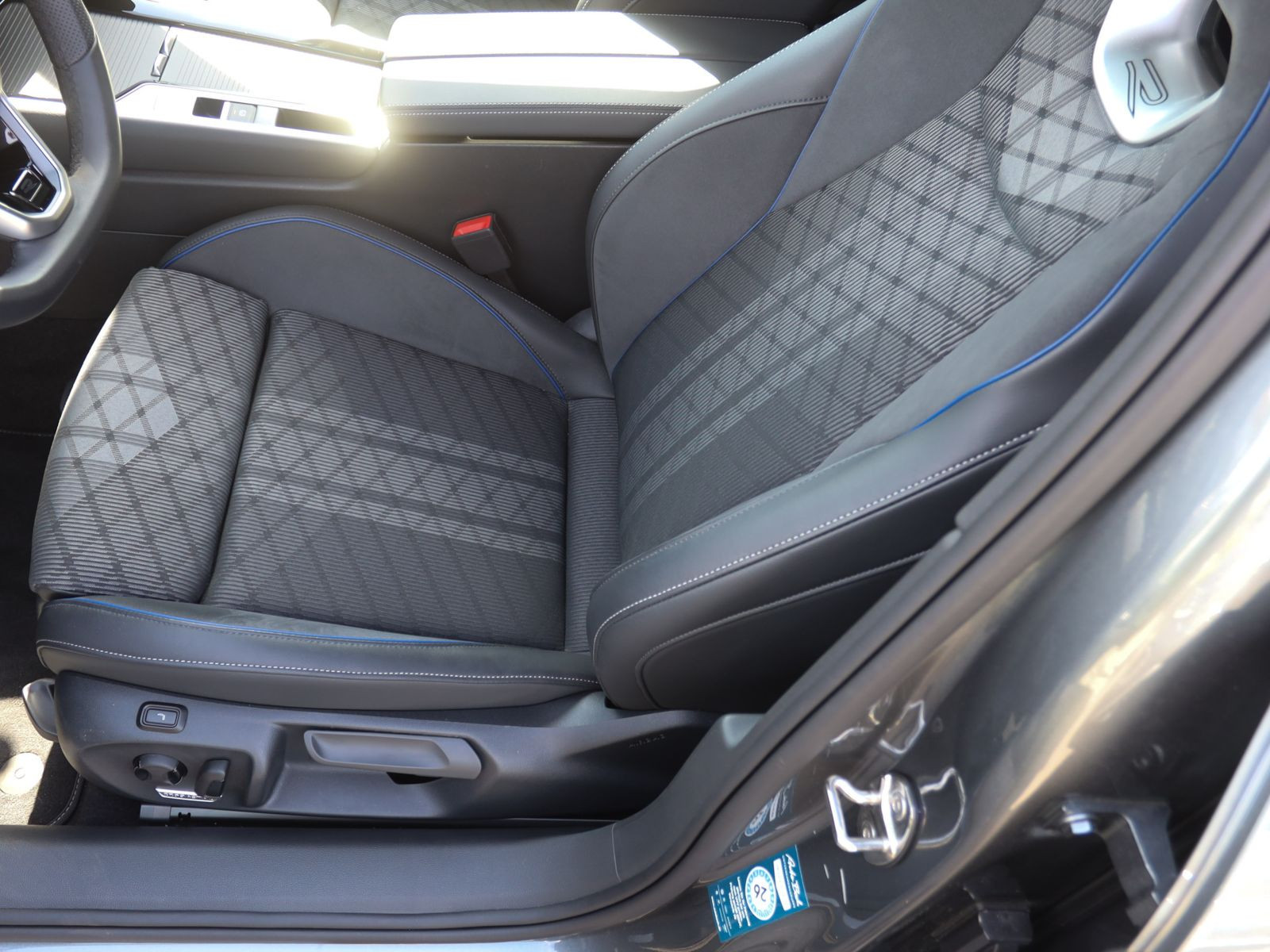 Volkswagen Passat Variant 2.0 TDI DSG R-Line Black Style 4Motion, Navi, LED-Matrix, DCC