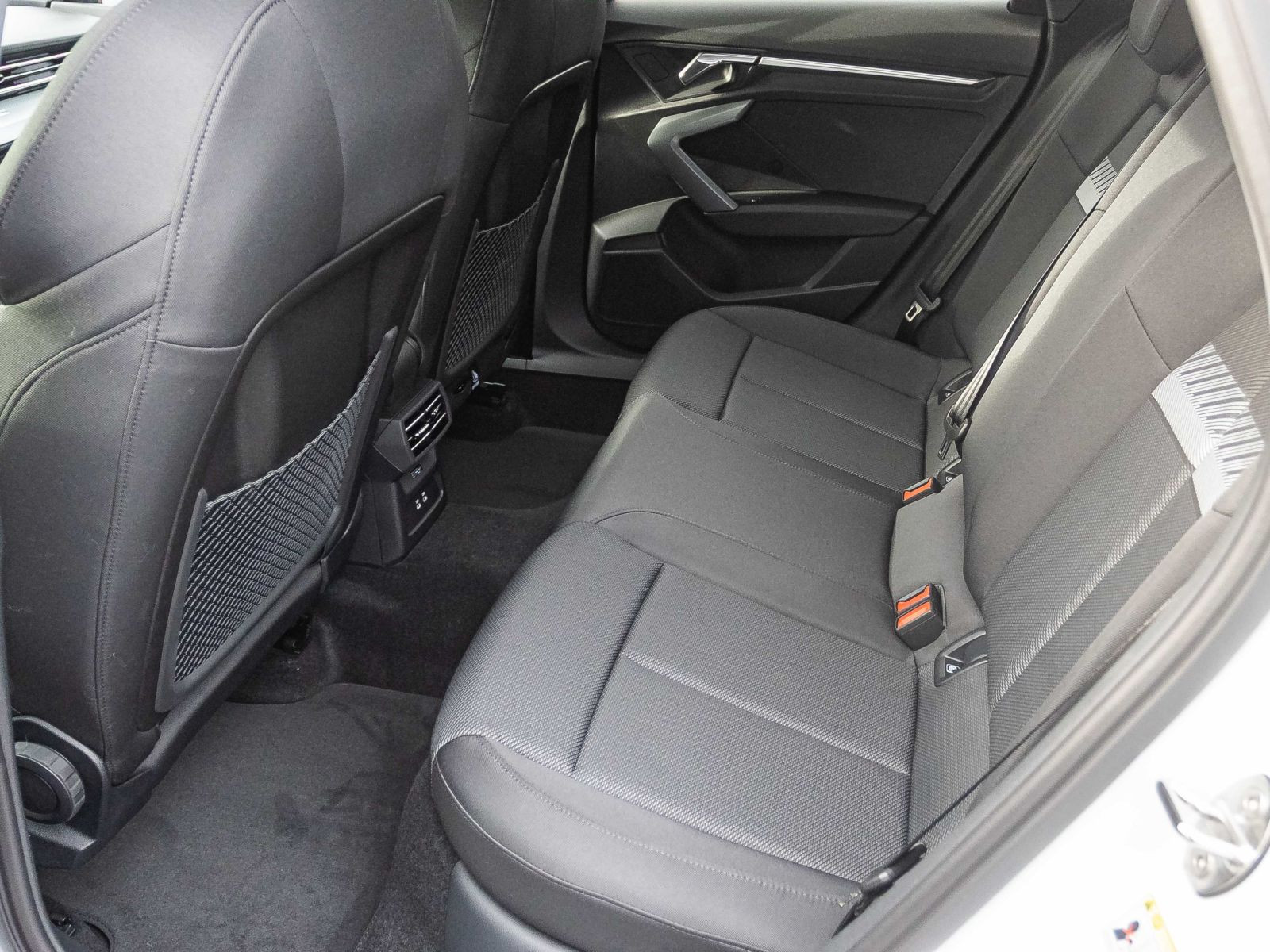 Audi A3 allstreet TFSI e 150kW AHK Business-Paket Matrix