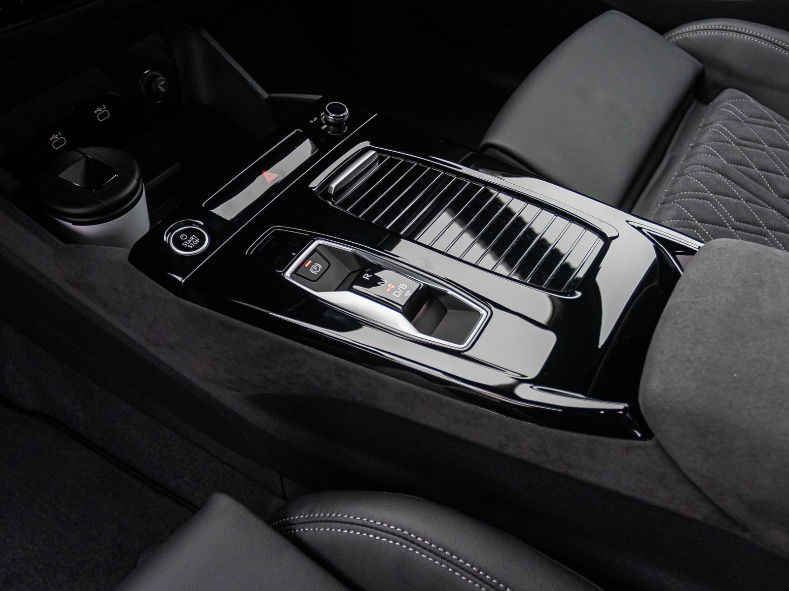 Audi Q6 Sportback e-tron S-Line perform.  Pano TECH-PRO AHK