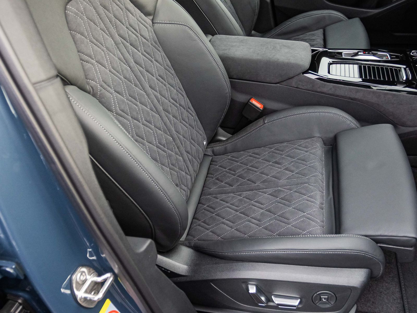 Audi Q6 Sportback e-tron S-Line perform.  Pano TECH-PRO AHK